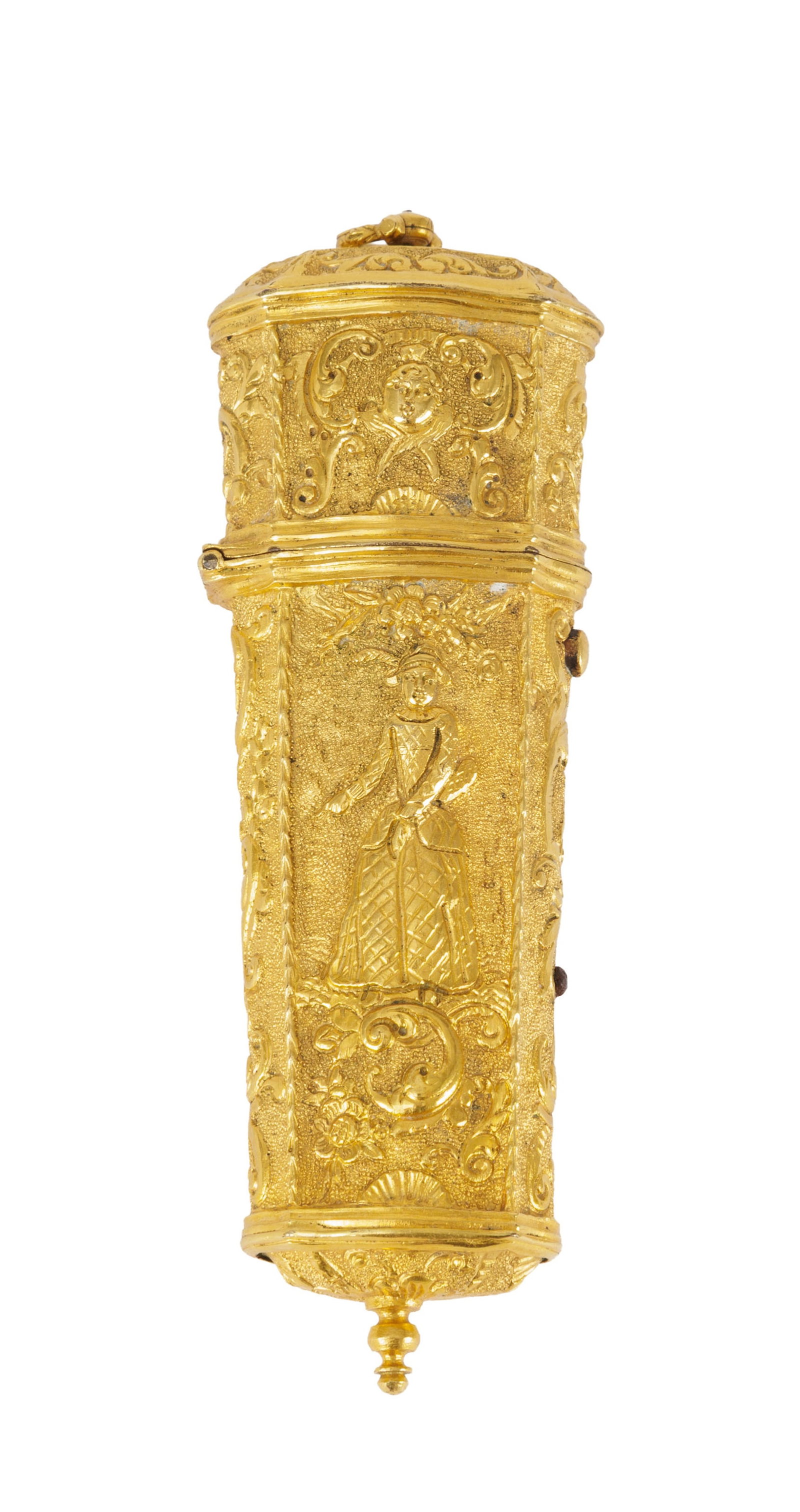 Nécessaire en pomponne, France XVIIIe s., en forme d'étui richement décoré en re: Nécessaire en pomponne, France XVIIIe s., en forme d'étui richement décoré en relief de personnages et de motifs classiques, ouvrant sur les outils en métal, pomponne et