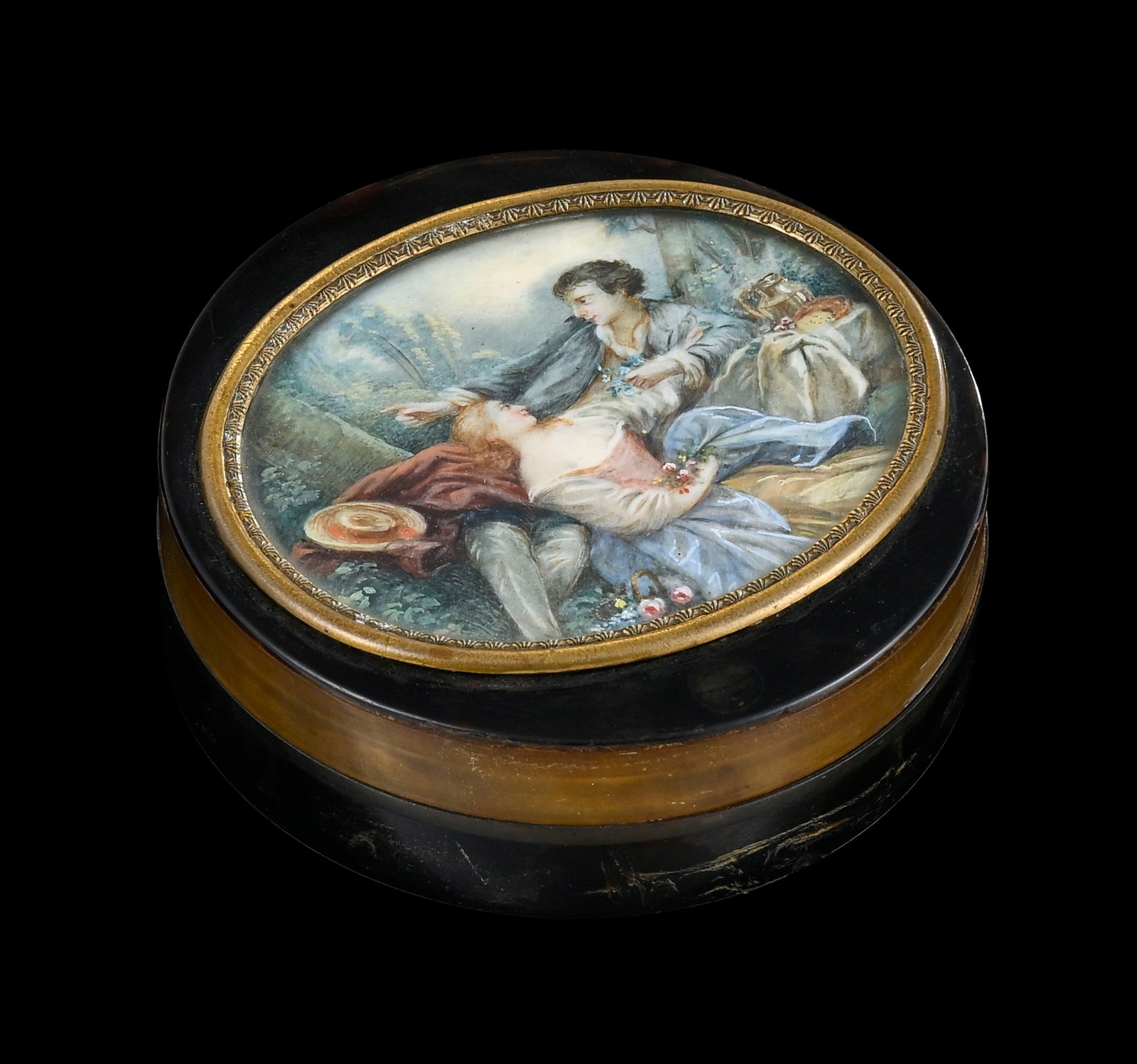Boîte ronde en écaille, couvercle centré d'une miniature, France XIXe s., figurant un - 2