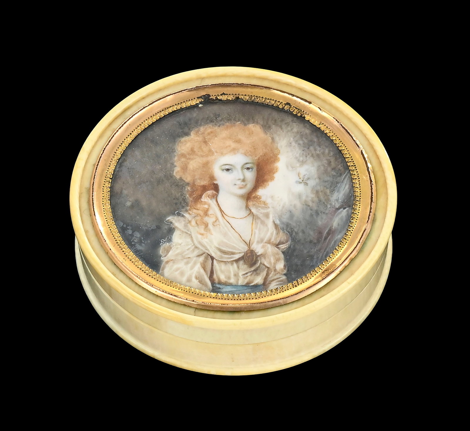 Boîte en ivoire et écaille centré d'un portrait en miniature, France XIXe s., figuran (1 of 7)