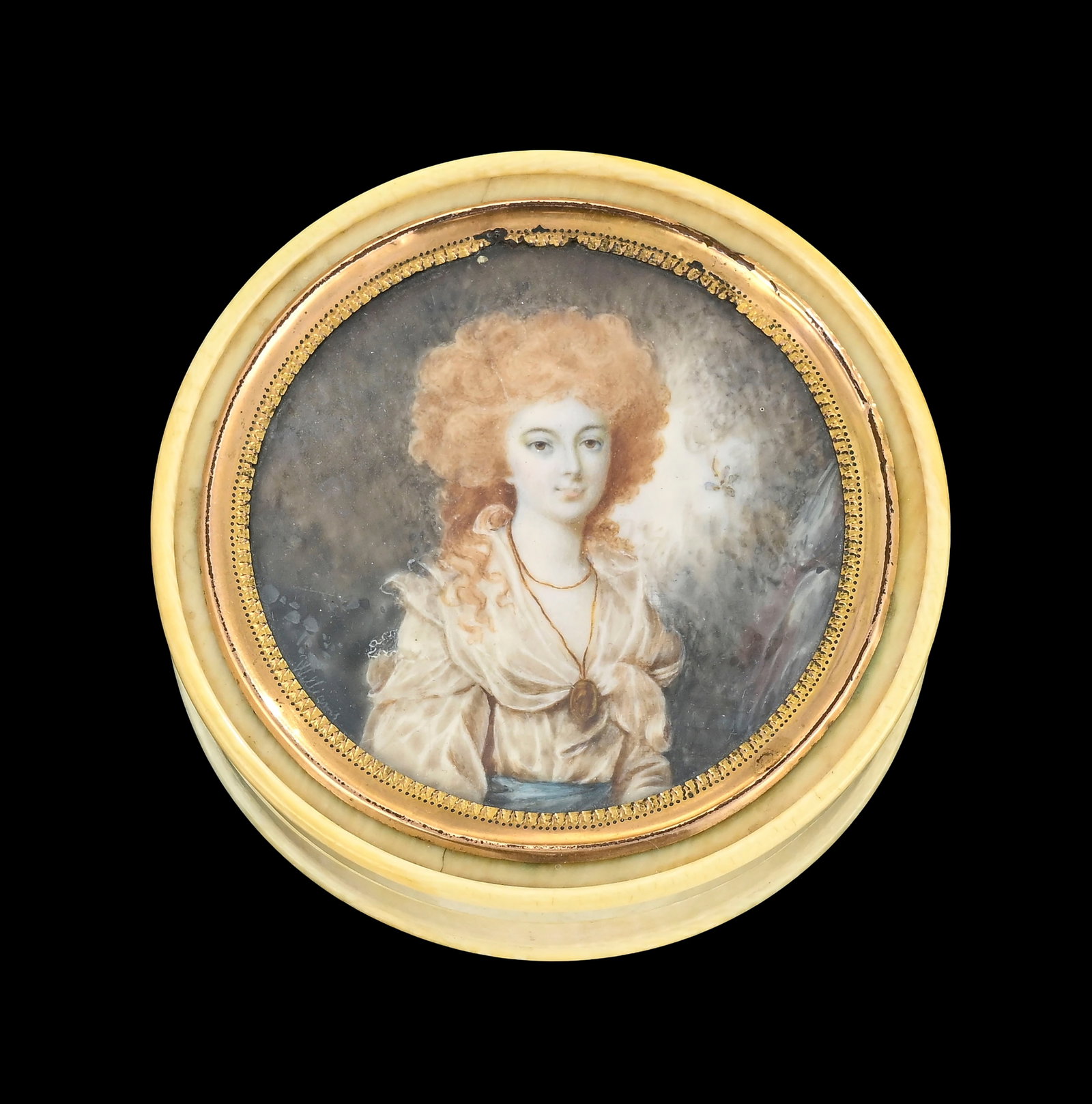 Boîte en ivoire et écaille centré d'un portrait en miniature, France XIXe s., figuran - 2