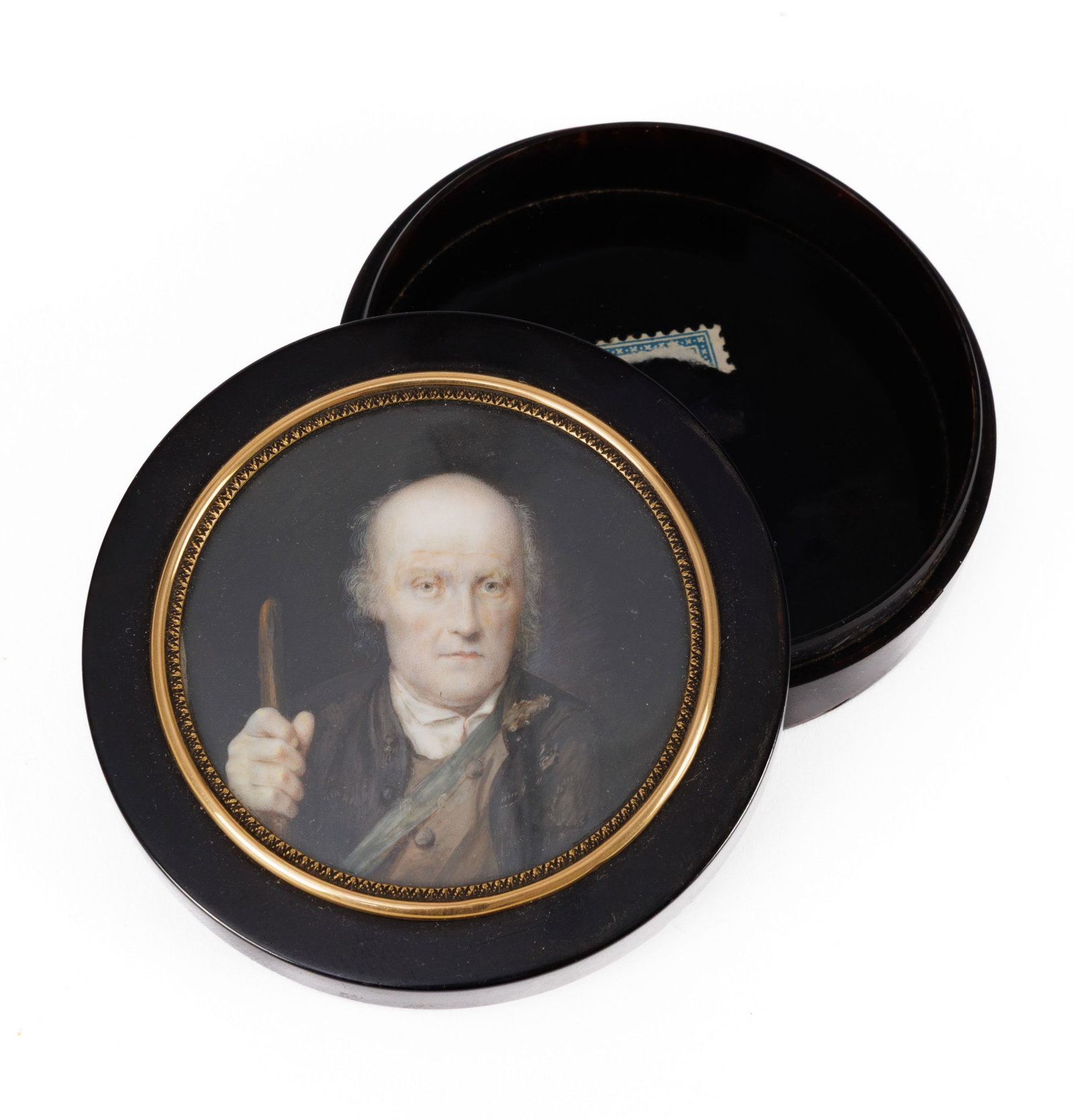 Boîte ronde en écaille centré d'un portrait miniature, XIXe s., présumé Sam - 2