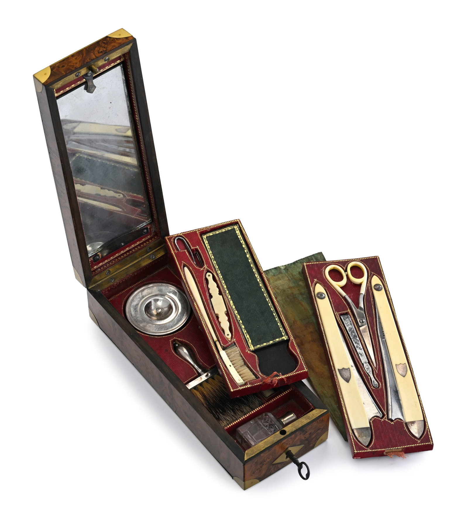 Nécessaire de barbier par Garnesson au Palais Royal (Paris), circa 1810, dans son coffret de vo - 10
