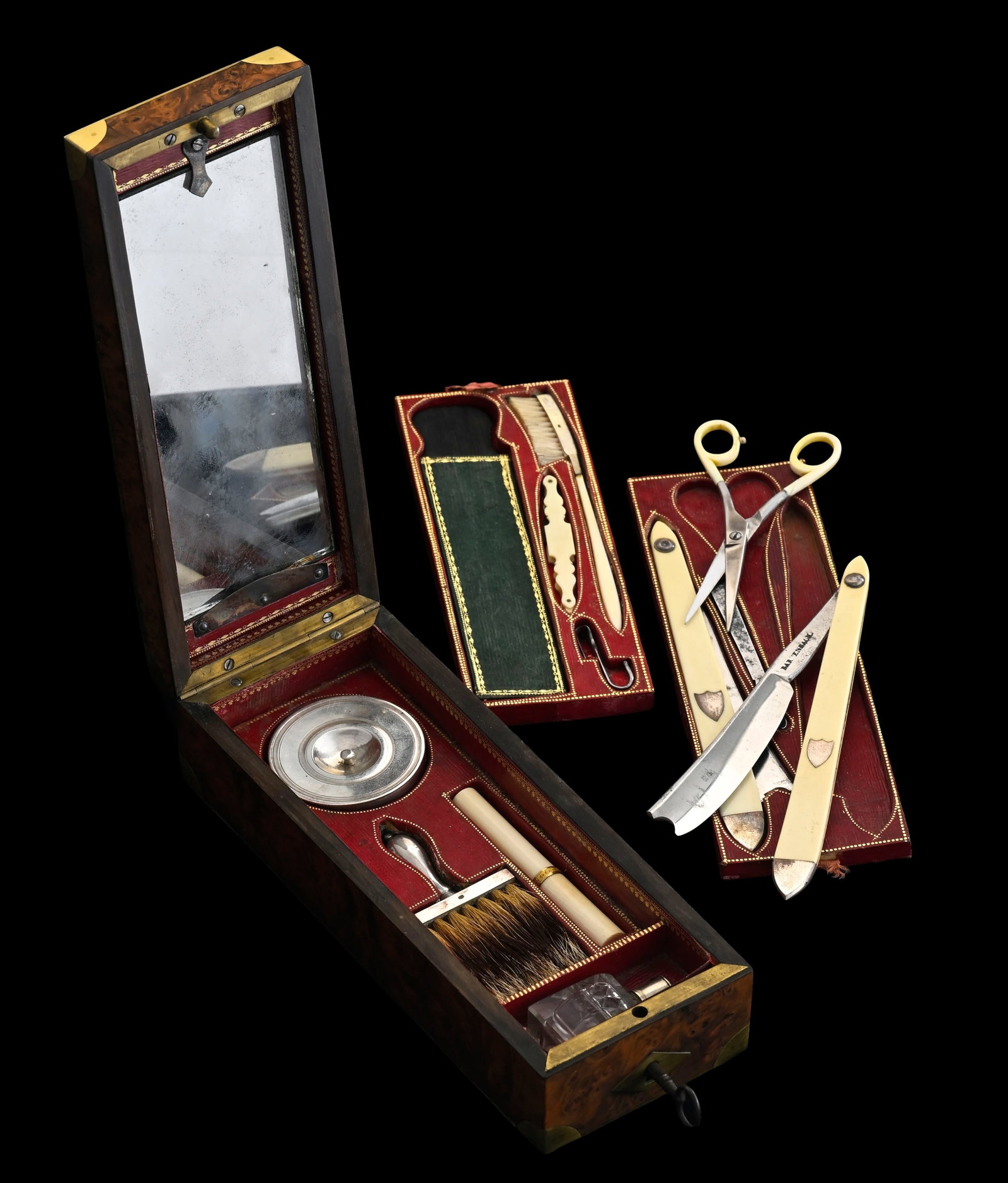 Nécessaire de barbier par Garnesson au Palais Royal (Paris), circa 1810, dans son coffret de vo (1 of 16)