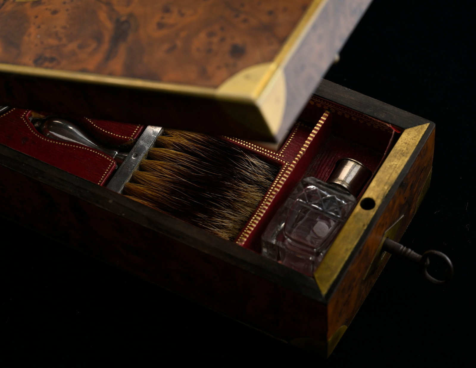 Nécessaire de barbier par Garnesson au Palais Royal (Paris), circa 1810, dans son coffret de vo - 9
