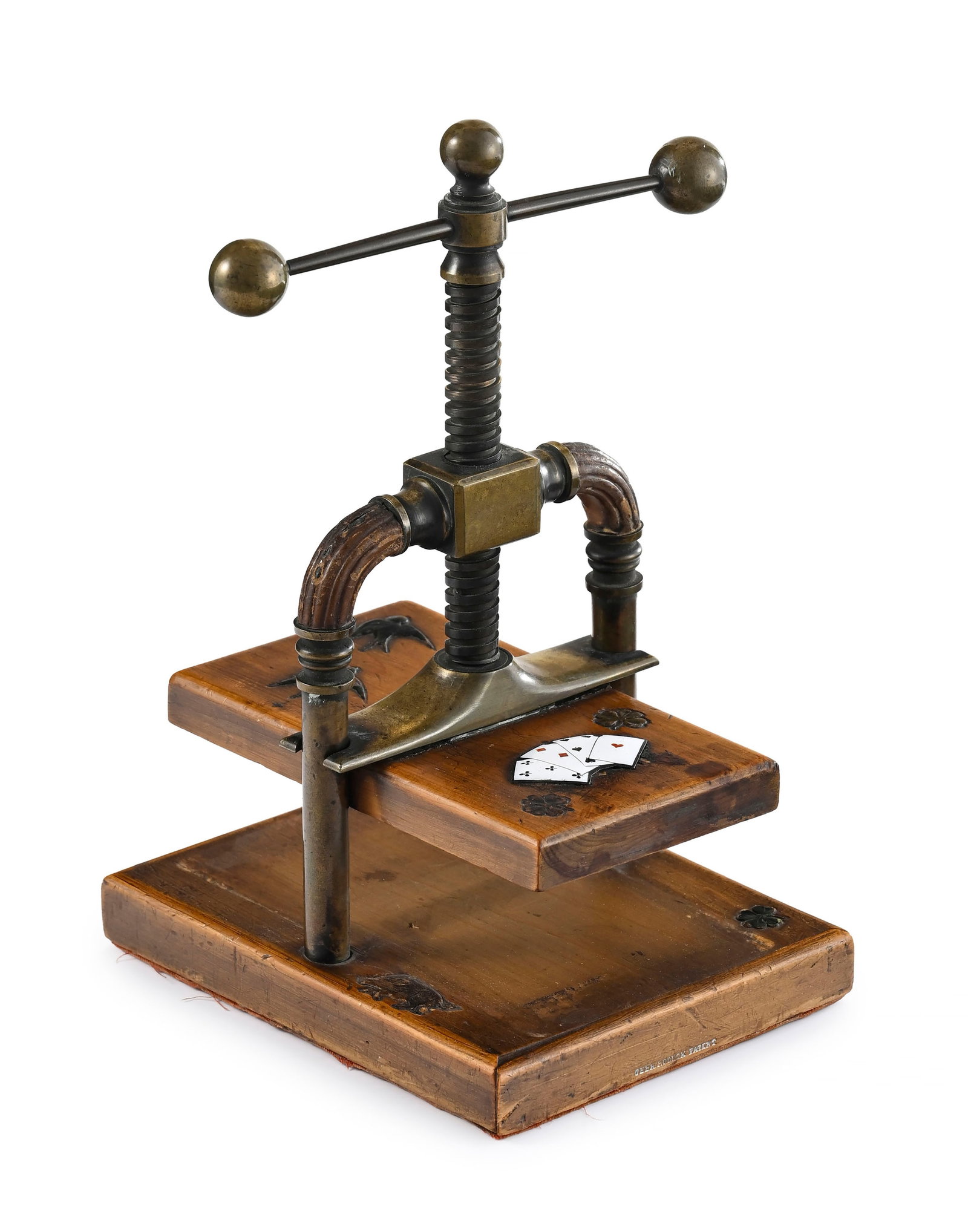 Presse à jeu de cartes en bois et laiton, circa 1900, à décor ciselé d'oiseaux,  - 5
