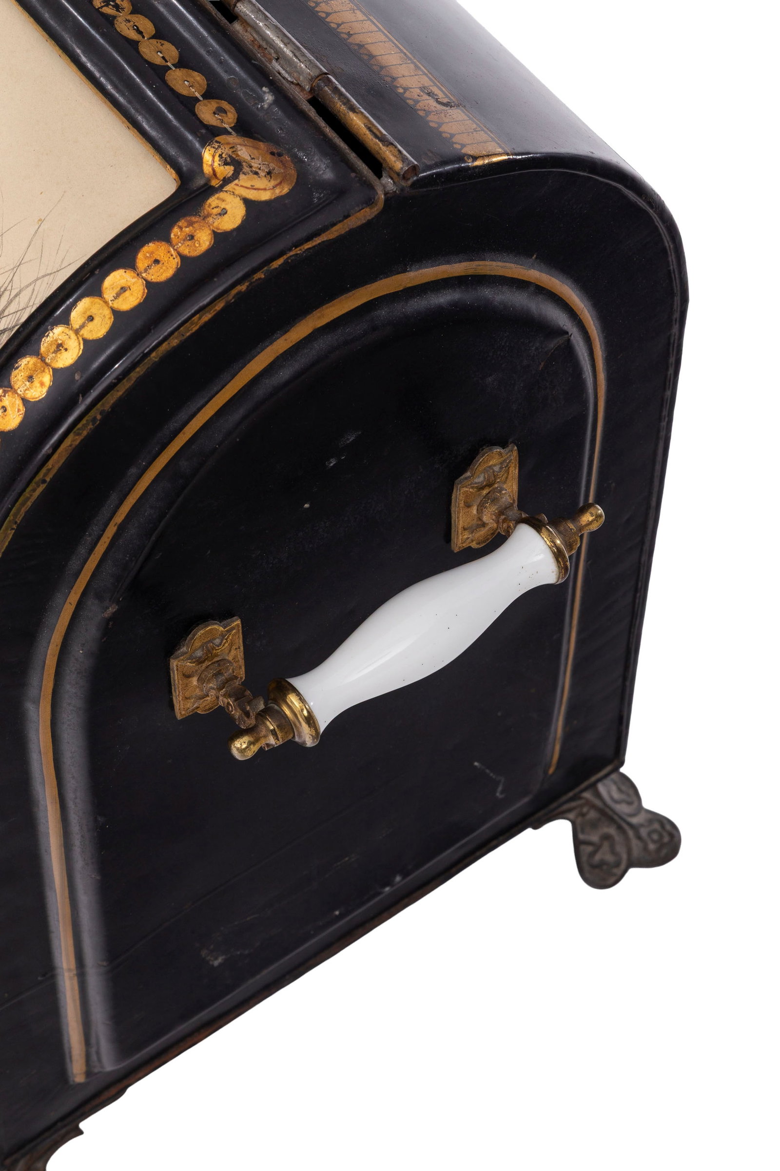 Caisse à charbon, fin XIXe s., en tôle peinte noire et or, poignées latérales en - 3