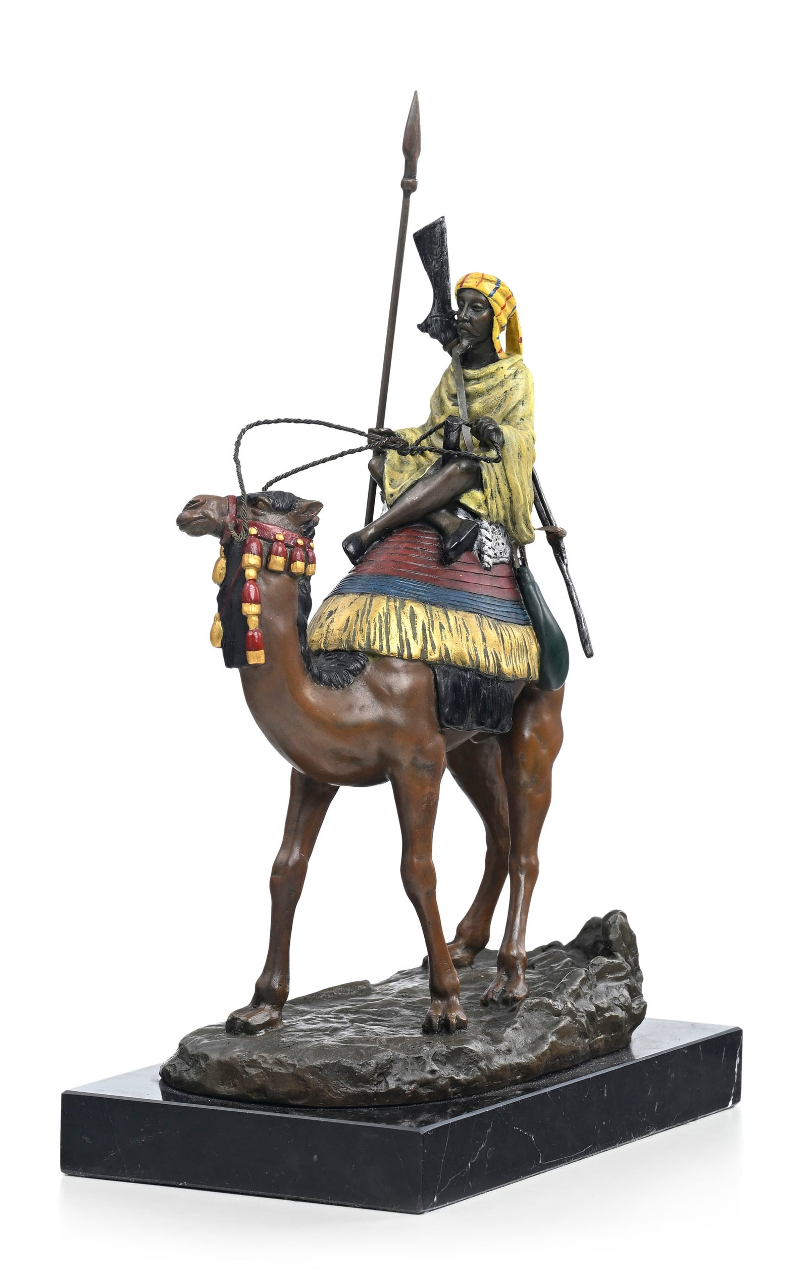 Guerrier arabe, bronze de Vienne polychrome, d'après Agathon Léonard £(1841-1923), su: Guerrier arabe, bronze de Vienne polychrome, d'après Agathon Léonard £(1841-1923), sur socle en marbre noir, h. 38,5 cm (avec socle) Condition Le cachet de fondeur s'est