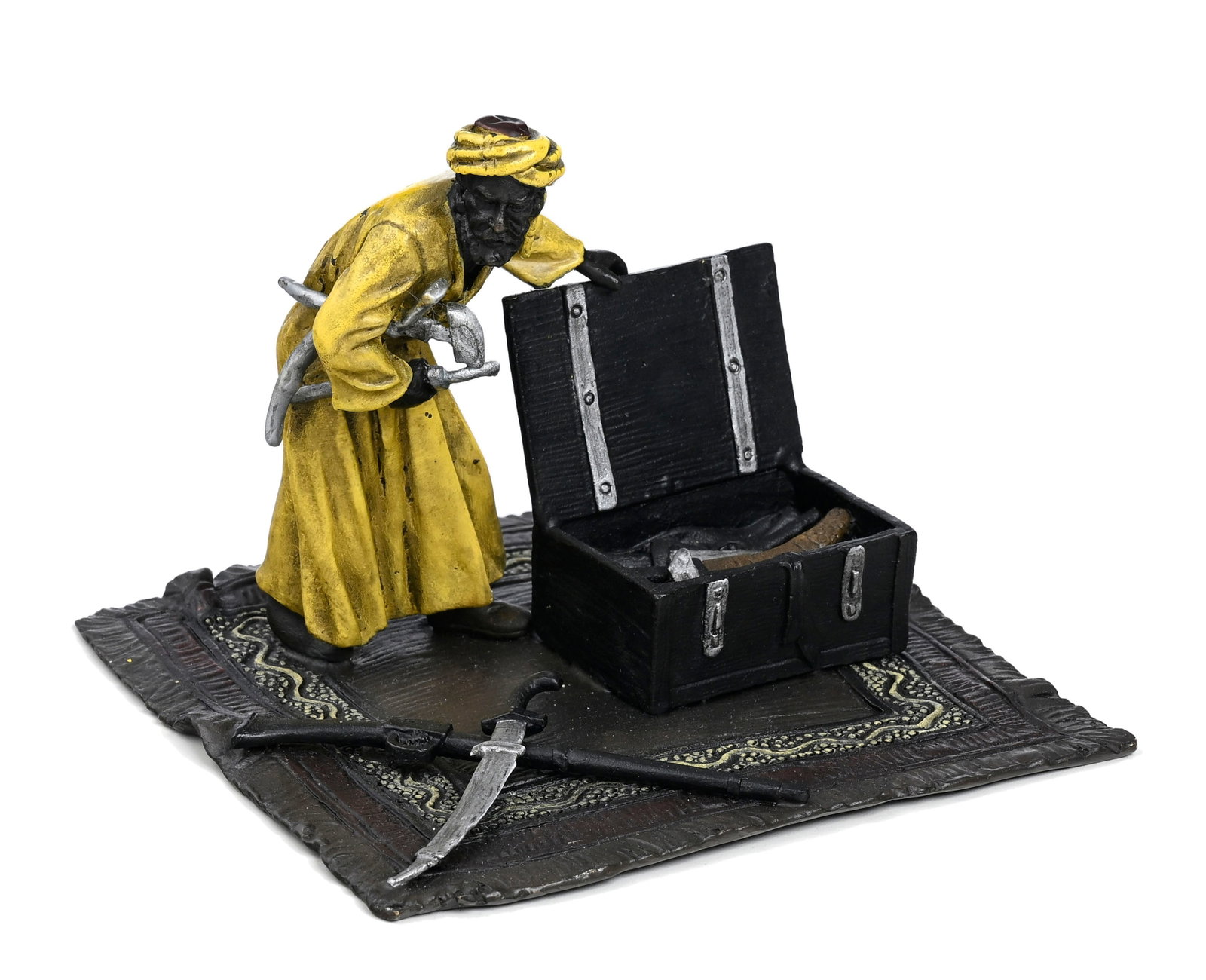 Le _Marchand d'Armes Arabe_ , bronze de Vienne orientaliste d'après la série "Namgreb" de : Le Marchand d'Armes Arabe , bronze de Vienne orientaliste d'après la série "Namgreb" de la maison Bergmann, 13 x 13 x 10 cm