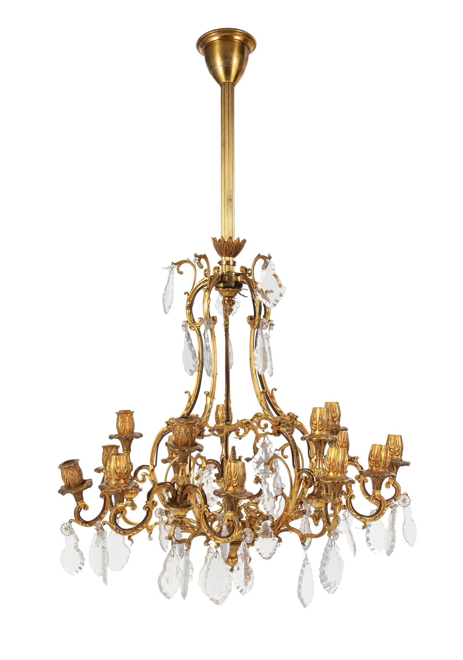 Lustre de style Louis XV, XXe s., en bronze doré et pampilles en verre taillé, quinze feux: Lustre de style Louis XV, XXe s., en bronze doré et pampilles en verre taillé, quinze feux, h. 110 cm Provenance: Hôtel Le Crillon, vente Artcurial, Paris, 18-22 avril 2013, vente