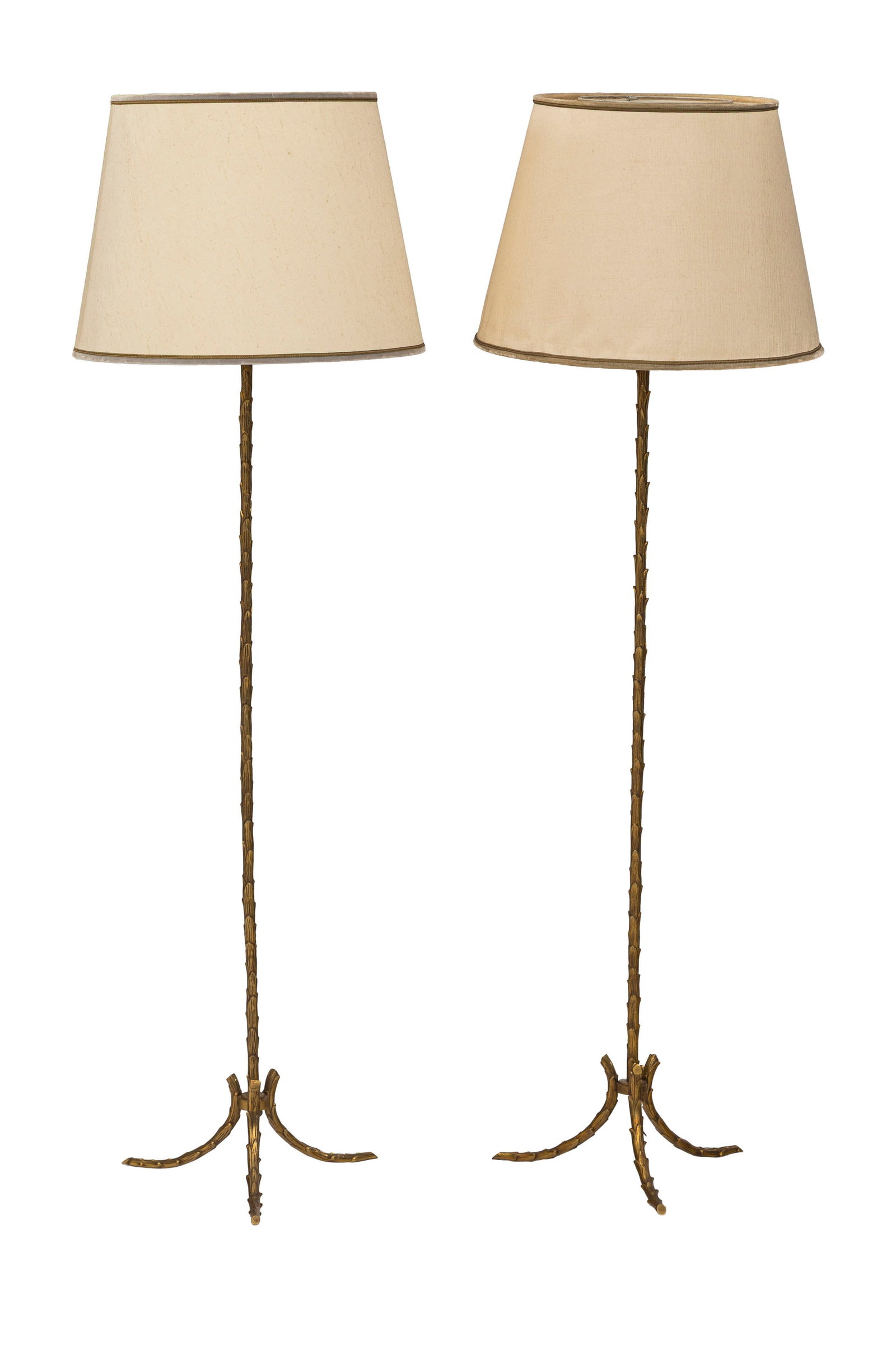 Paire de lampadaires dans le goût de la maison Jansen, XXe s., en bronze simulant des feuilles, (1 of 1)