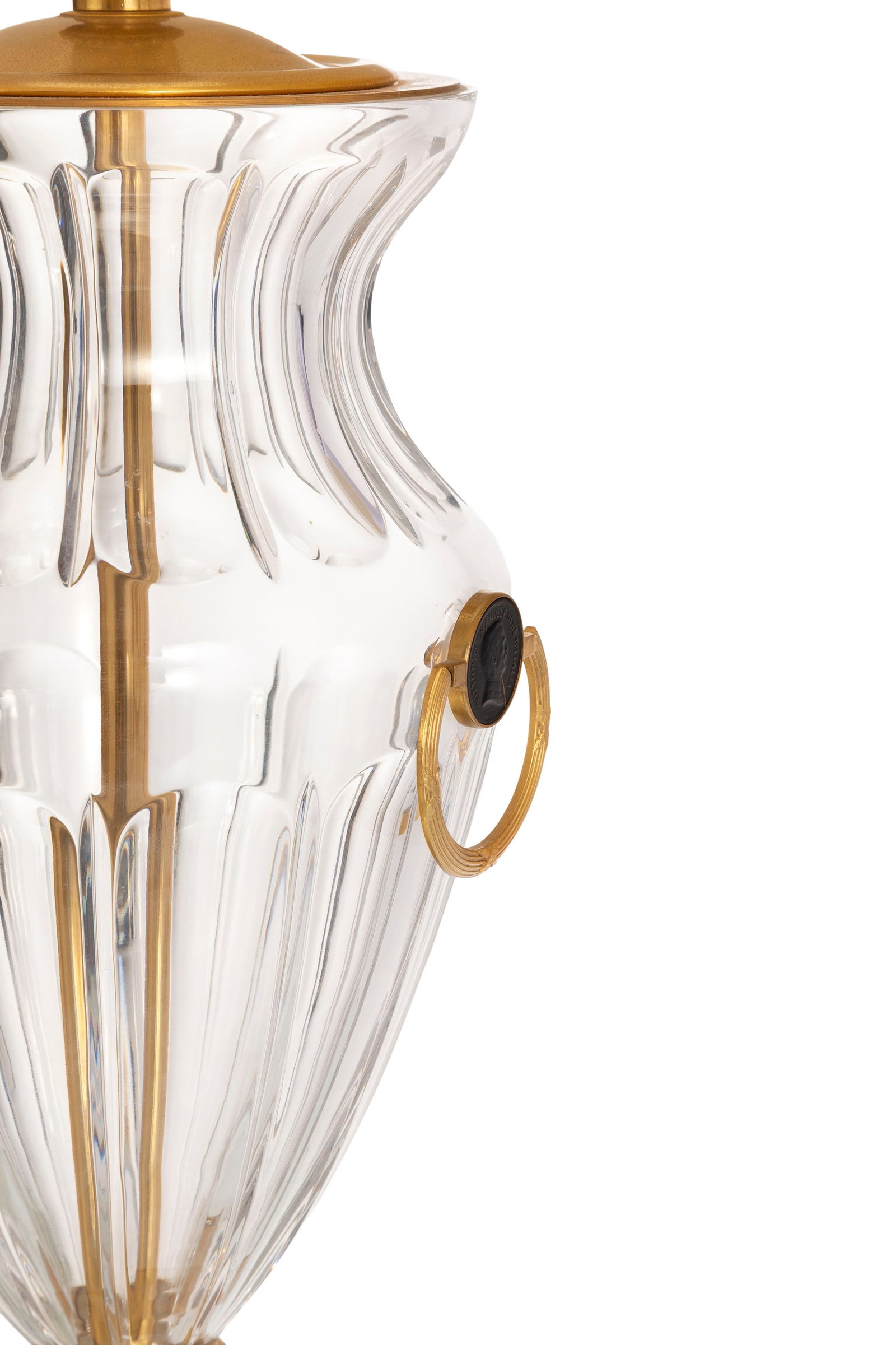 Paire de lampes de salon d'inspiration néoclassique, XXIe s., en verre et métal doré, - 2