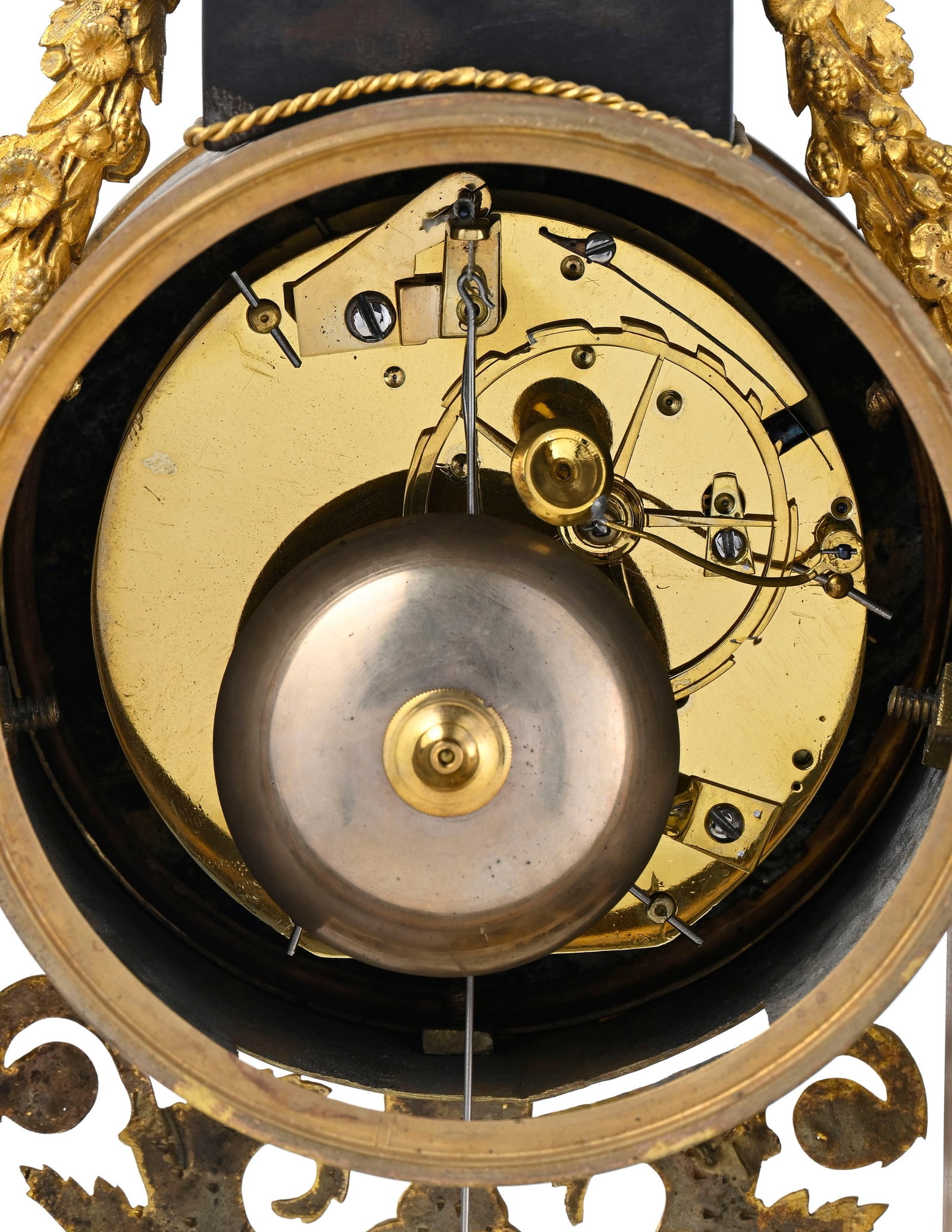 Pendule portique d'époque Louis XVI, en marbre blanc et noir, ornementation en bronze doré - 4