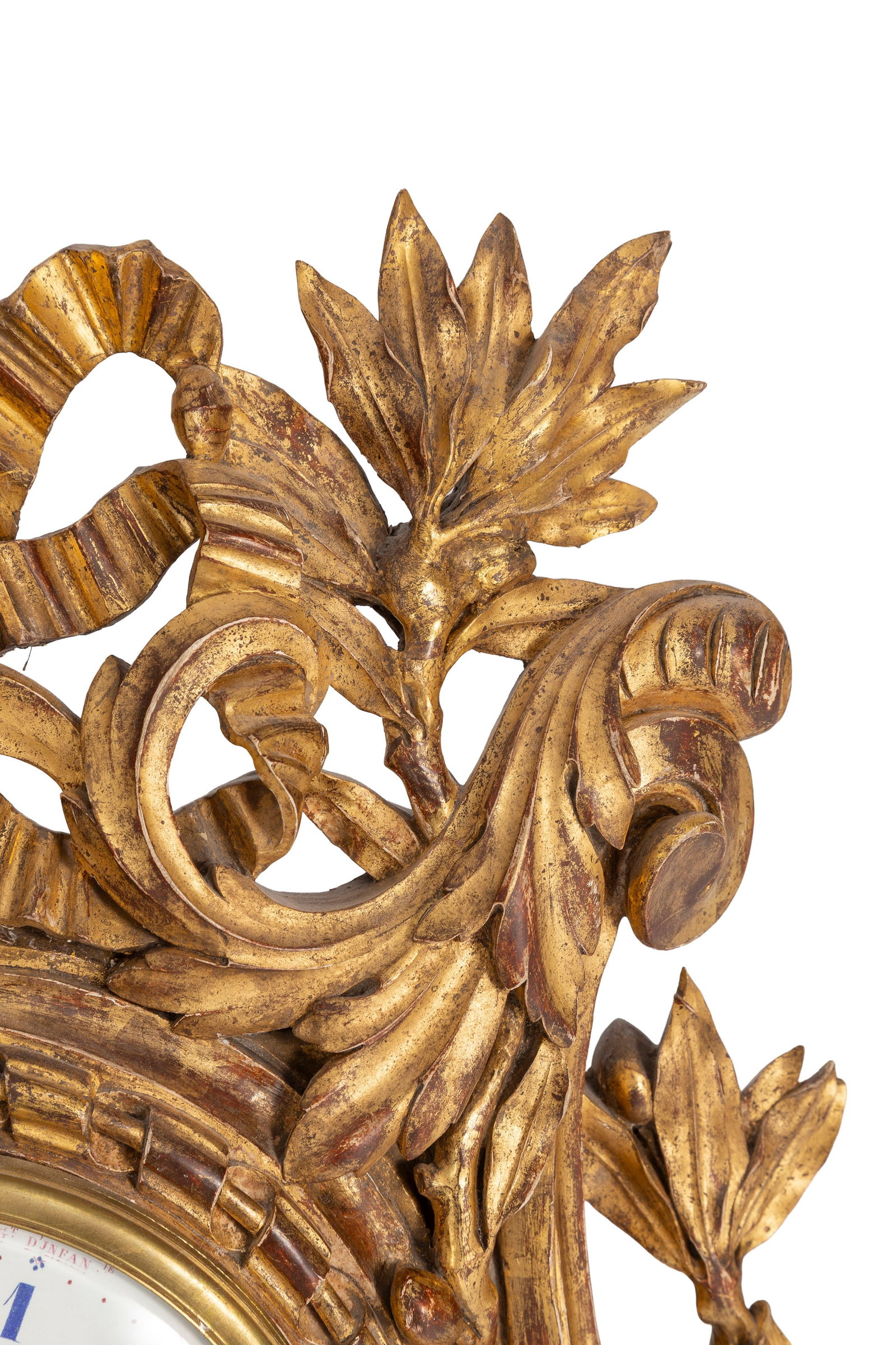 Cartel d'applique d'époque Louis XVI, en bois sculpté et doré à décor d'un  - 2