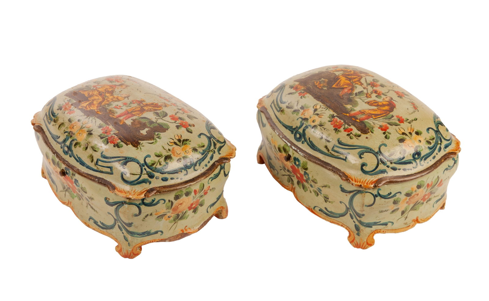 Paire de boîtes, Venise, XVIIIe s., en bois laqué vert à décor de fleurs et de s (1 of 3)