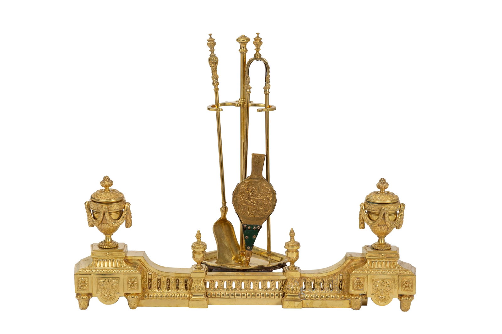 Paire de chenets, grille de cheminée, et nécessaire, XXe s., en bronze et métal dor&# (1 of 4)
