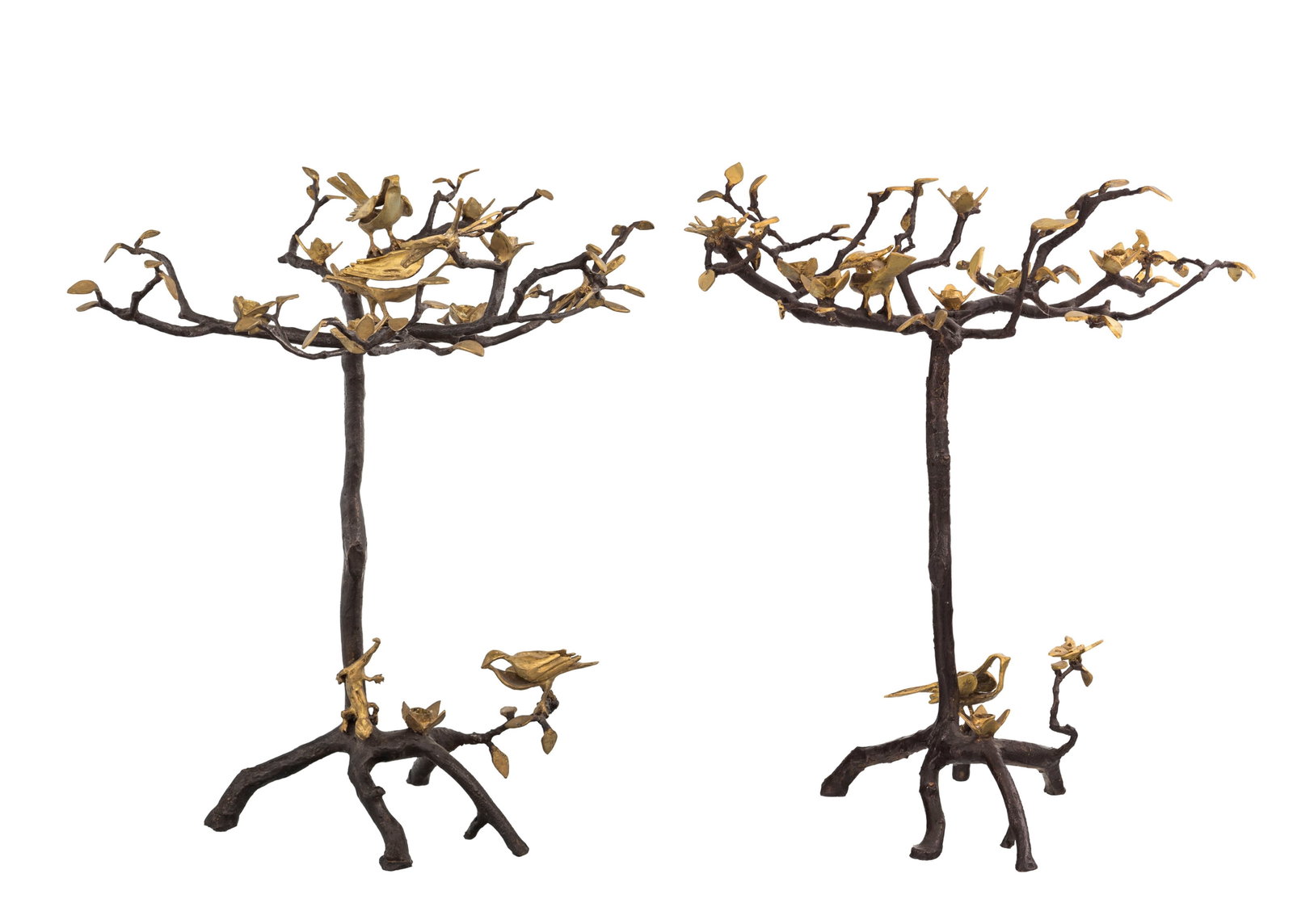 Paire de candélabres par Paula Swinnen (née 1964), en bronze patiné et doré, 6 f: Paire de candélabres par Paula Swinnen (née 1964), en bronze patiné et doré, 6 feux, signé et daté 2012, h. 78 cm