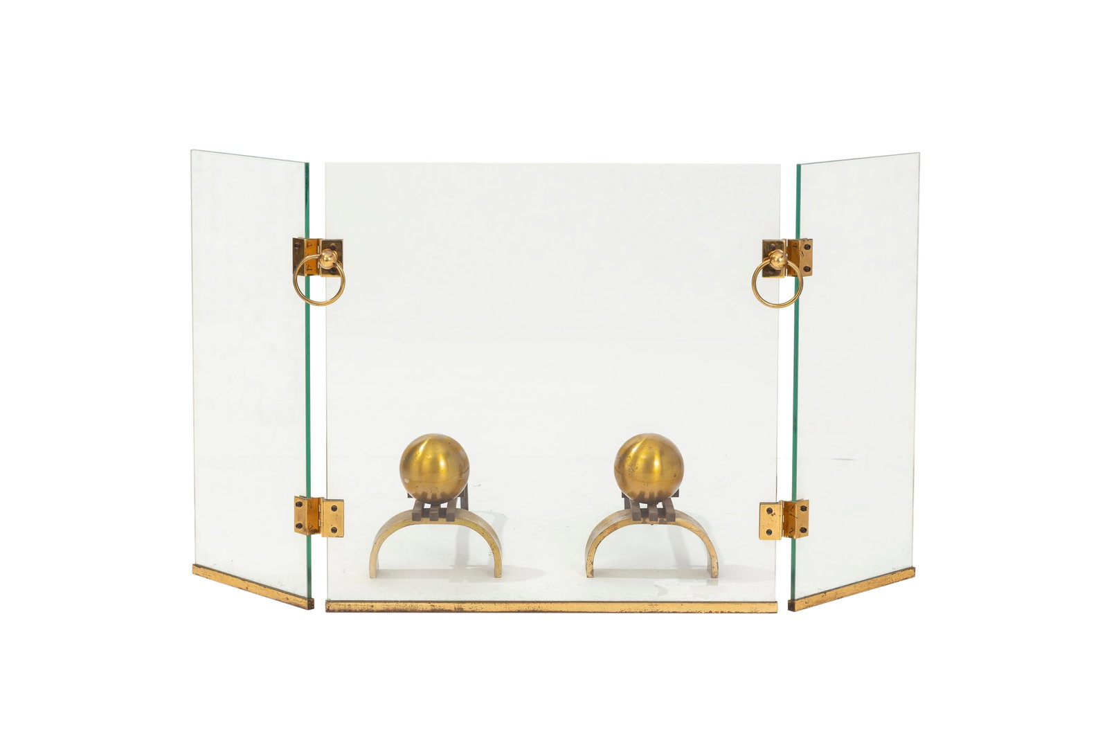 Paire de chenets modernistes et pare-feu, XXe s., en laiton et verre, dimensions des chenets: 21x19x (1 of 4)