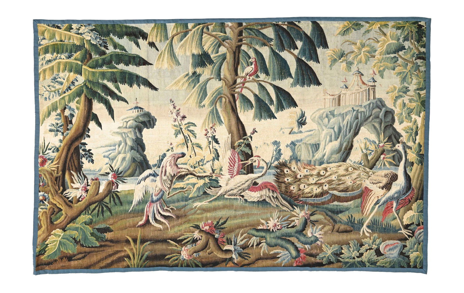 Fragment de tapisserie en laine et soie polychromes, probablement Aubusson, XVIIIe s., à dé: Fragment de tapisserie en laine et soie polychromes, probablement Aubusson, XVIIIe s., à décor d'oiseaux dans un paysage arborisé avec pagodes en arrière-plan, 230x321 cm Condition