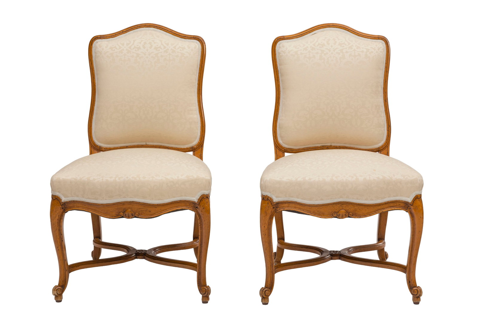Suite de 4 fauteuils et paire de chaises à haut dossier de style Régence, XXe s., en bois  - 2