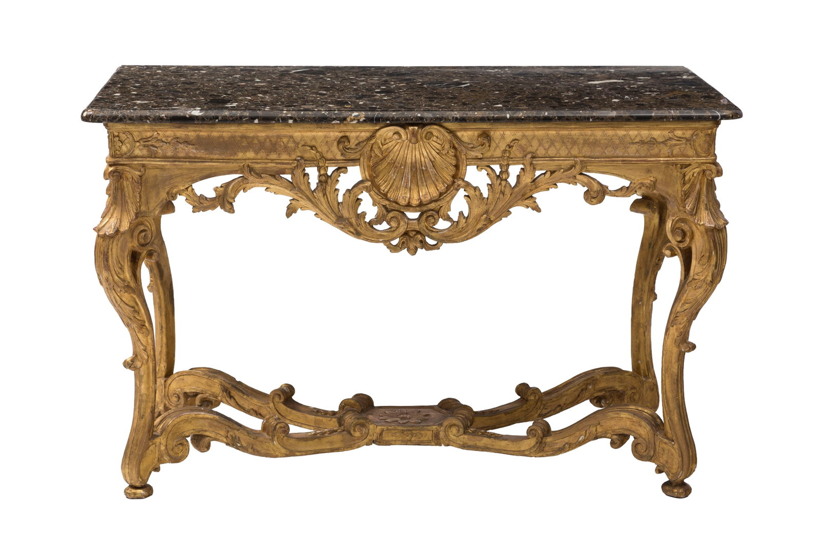 Console de style Régence, XXe s., en bois sculpté et doré à décor de feuill: Console de style Régence, XXe s., en bois sculpté et doré à décor de feuilles d'acanthe, coquilles, montants galbés reliés par une entretoise, plateau en marbre br&#