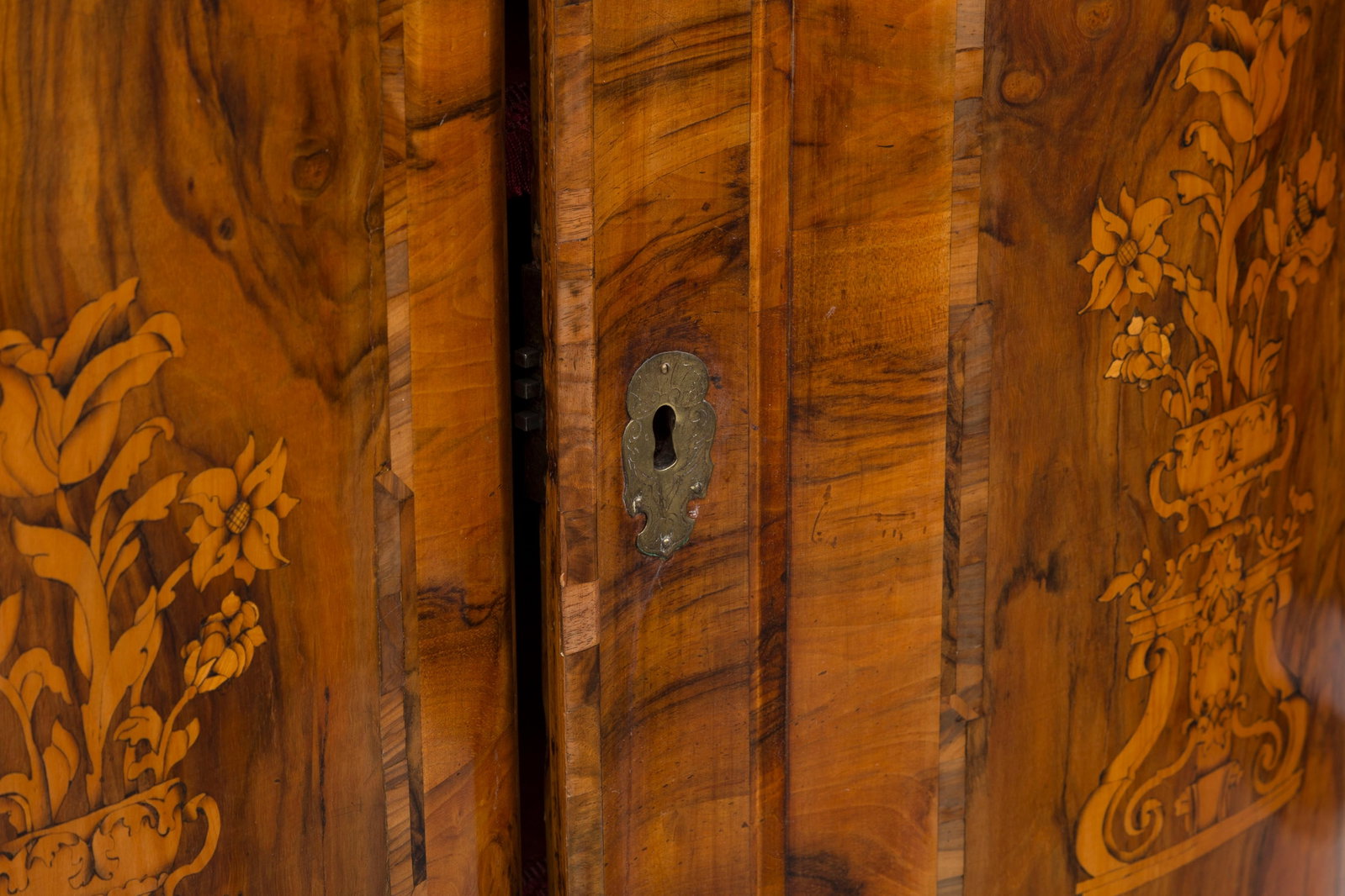 Cabinet, Allemagne ou Autriche, en partie du XVIIIe s., en placage de noyer et marqueterie à d& - 3