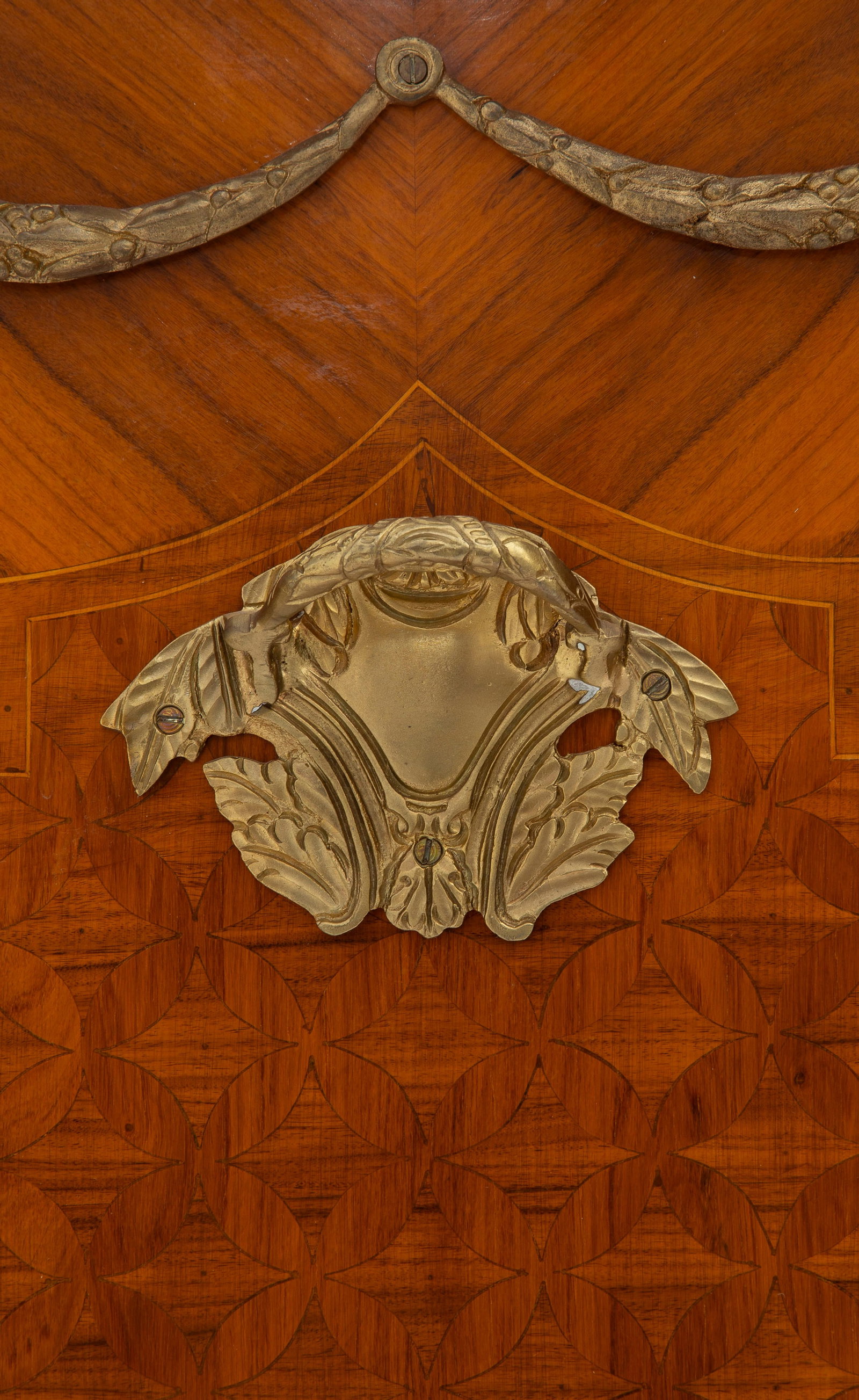 Cabinet de style Louis XV d'après un modèle de Jean-François Oeben, XXe s., en placag - 6