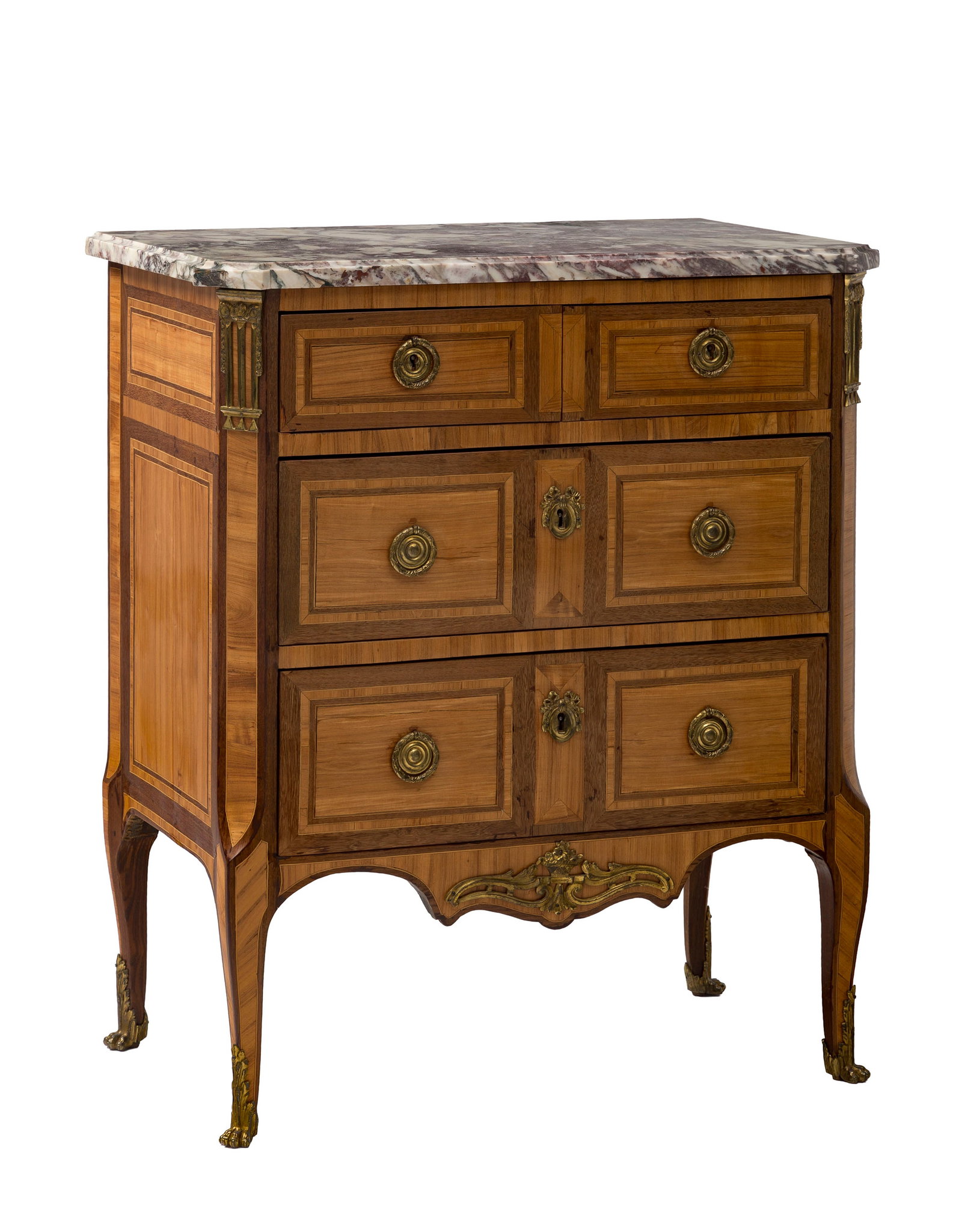 Commode en partie d'époque Transition, en placage de bois de rose et bois de violette, filets f: Commode en partie d'époque Transition, en placage de bois de rose et bois de violette, filets formant encadrements, ouvrant par quatre tiroirs sur trois rangs, plateau en marbre, pieds