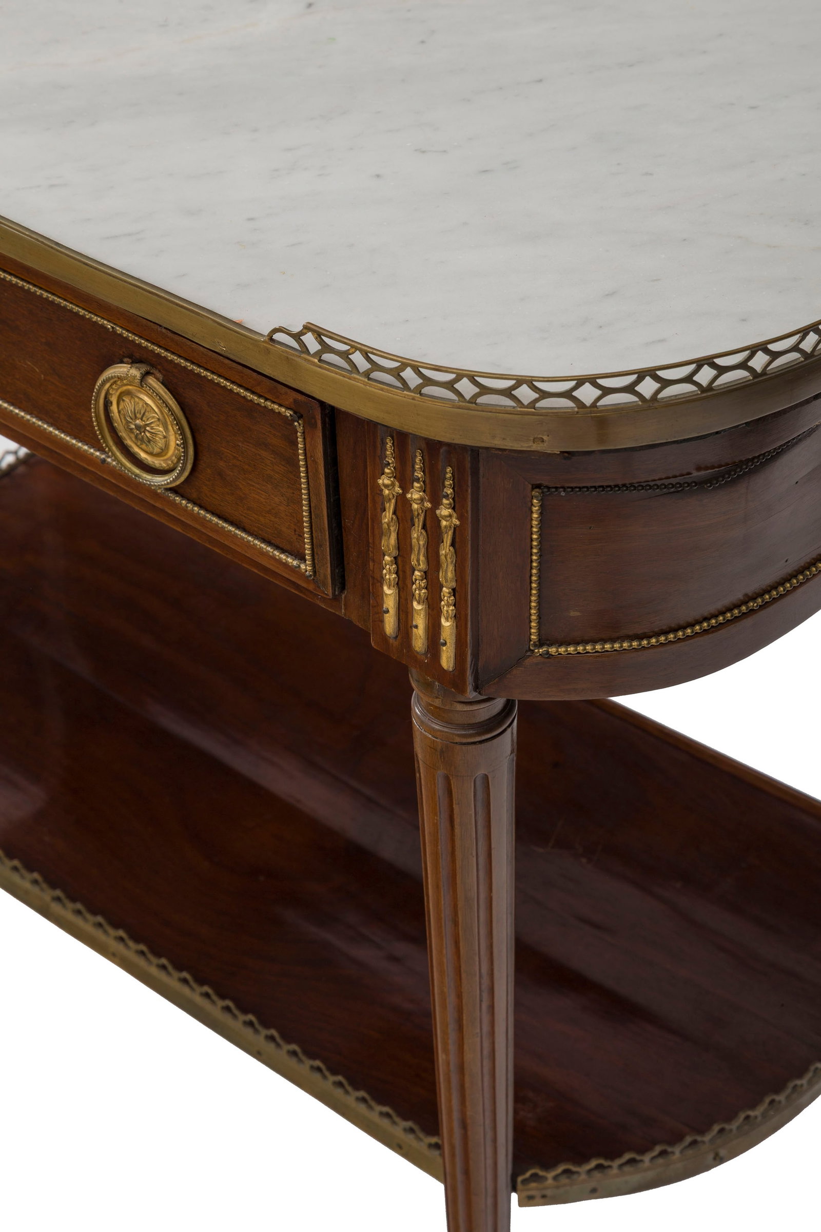 Paire de dessertes demi-lune d'époque Louis XVI, en acajou, placage d'acajou et bronze doré - 2