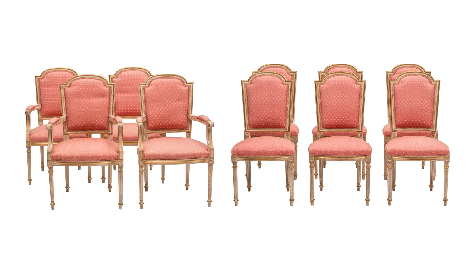 Suite de 4 fauteuils et 6 chaises de style Louis XVI, XXe s., en bois peint beige rechampi or, garni: Suite de 4 fauteuils et 6 chaises de style Louis XVI, XXe s., en bois peint beige rechampi or, garniture en tissu rose, pieds cannelés Condition éclats à la peinture déchirure sur