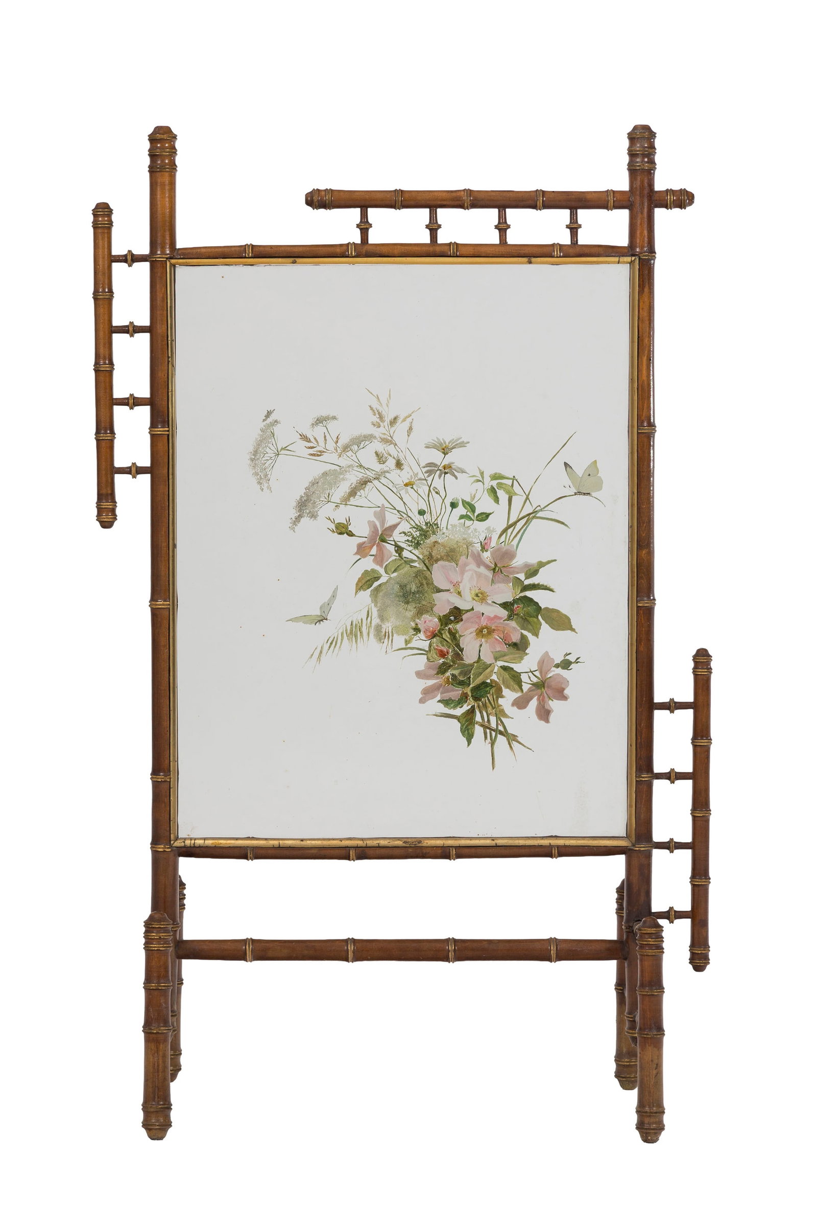 Pare-feu, début XXe s., en bois à rehauts dorés sculpté à l'imitation du ba: Pare-feu, début XXe s., en bois à rehauts dorés sculpté à l'imitation du bambou, plaque en verre peint à décor de fleurs et papillons, 107x69x34 cm