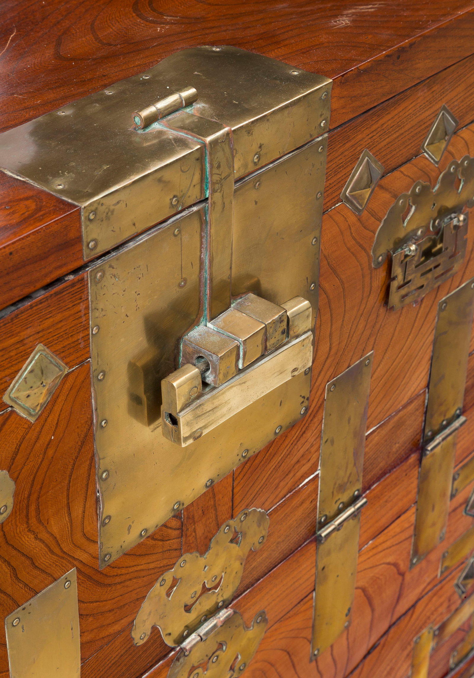 Cabinet, Corée, début du XXe s., en bois de keyaki, ouvrant par un abattant en façade - 2
