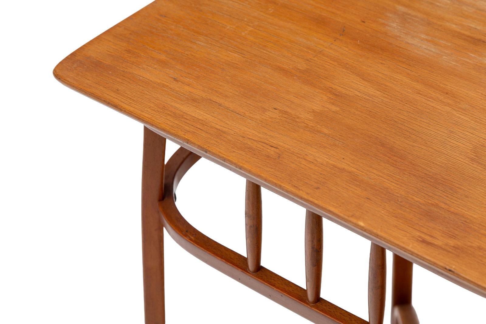 Table d'appoint par Josef Hoffmann (1870-1956), en bois fruitier, pieds reliés par une entretoi - 2