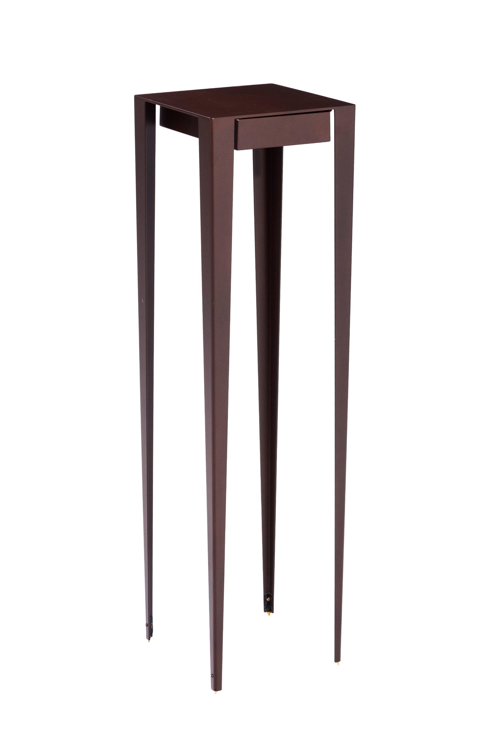 Sellette Clara par Nicolas Gaudin, édition AFD Mobilier, en acier teinté marron, ouvrant p: Sellette Clara par Nicolas Gaudin, édition AFD Mobilier, en acier teinté marron, ouvrant par un tiroir en façade, 100x28x28 cm Condition rayures sur le plateau