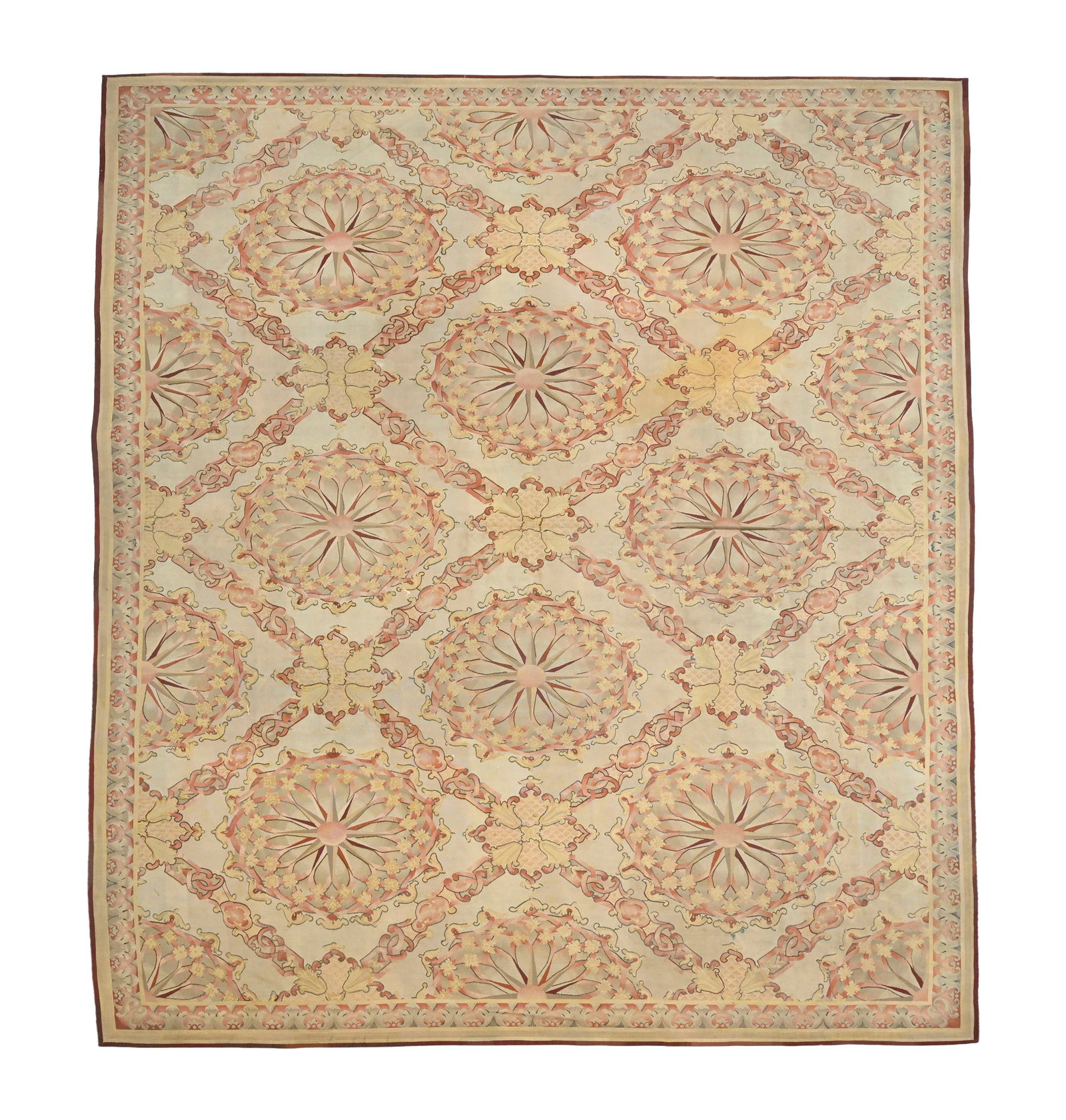 Tapis d'Aubusson, fin XIXe s., à semis de rosaces et médaillons polychromes sur fond beige (1 of 1)