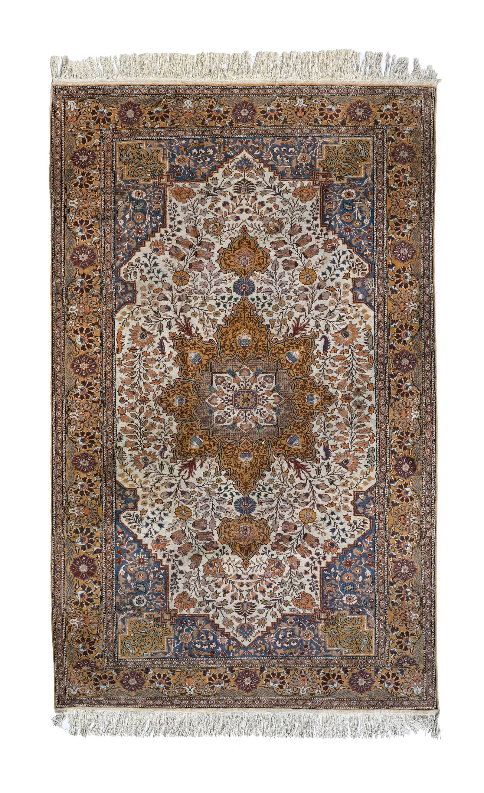 Tapis Kayseri en soie, Turquie, 2ème moitié du XXe s., à médaillon central sur f: Tapis Kayseri en soie, Turquie, 2ème moitié du XXe s., à médaillon central sur fond ivoire décoré de guirlandes de fleurs, bordure orange fleurie, 196x300 cm Condition