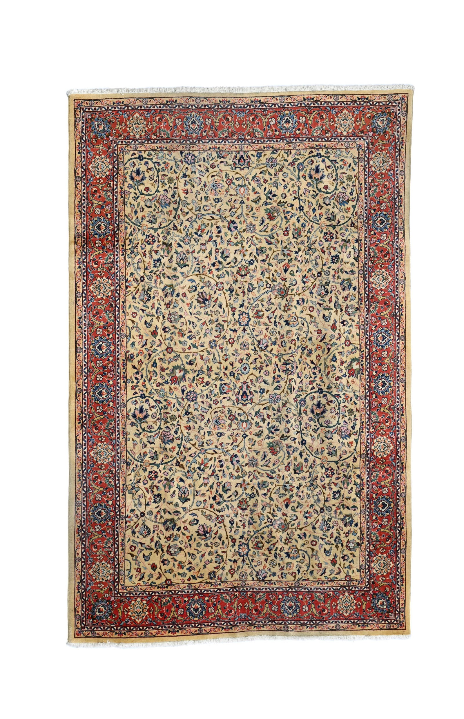 Tapis Tabriz, Iran, 3ème quart du XXe s., à champ central beige richement décoré: Tapis Tabriz, Iran, 3ème quart du XXe s., à champ central beige richement décoré de rinceaux fleuris, bordure rouge ornée de fleurs, 204x299 cm
