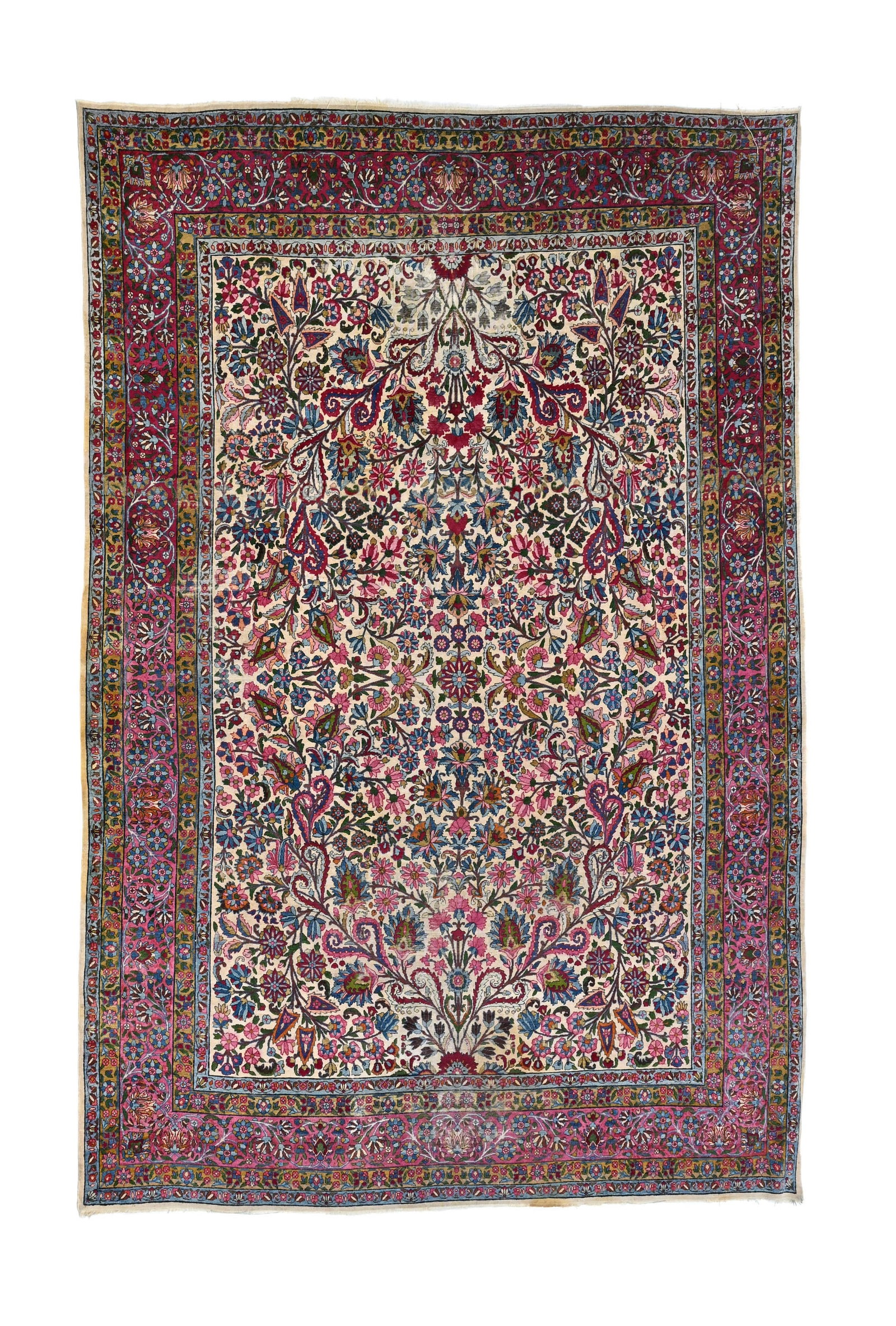Tapis Kerman, Iran, milieu du XXe s., à champ central beige richement décoré de branc: Tapis Kerman, Iran, milieu du XXe s., à champ central beige richement décoré de branches fleuries polychromes, bordure pourpre à motifs en rappel, 268x370 cm Condition Usures sur
