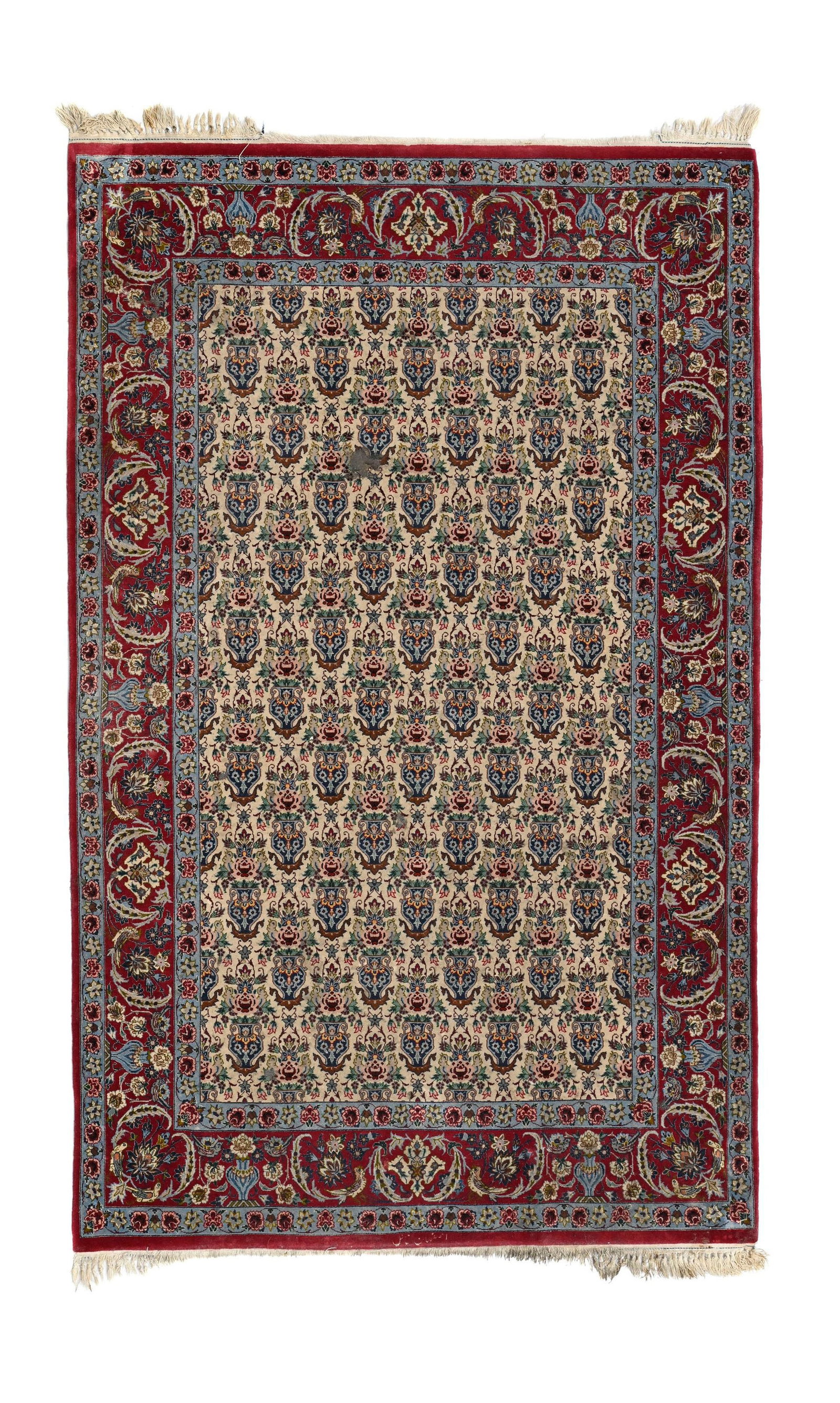 Tapis Ispahan, Iran, 3ème quart du XXe s., à motif zol-e-sultan, composé d'un semis d: Tapis Ispahan, Iran, 3ème quart du XXe s., à motif zol-e-sultan, composé d'un semis de vases fleuris flanqués d'oiseaux sur fond ivoire, bordure fleurie rouge, signé, 112x172