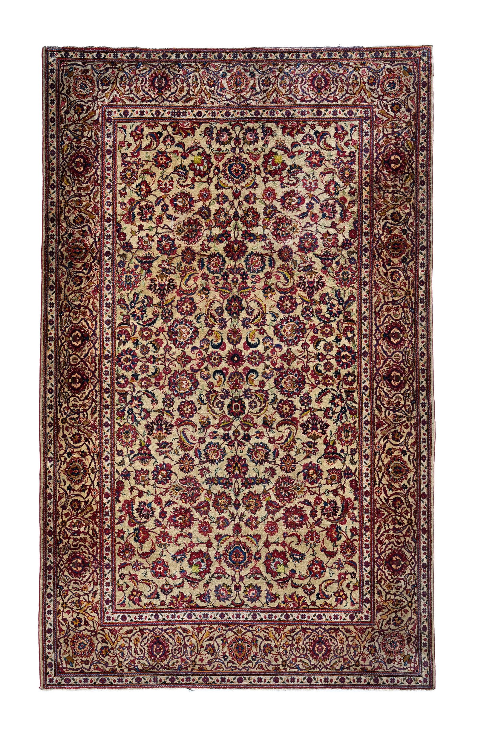 Tapis Kashan en soie, Iran, milieu du XXe s., à champ central beige parsemé de fleurs, bor: Tapis Kashan en soie, Iran, milieu du XXe s., à champ central beige parsemé de fleurs, bordure beige à motifs en rappel, 133x211 cm Condition Franges manquantes Déchirure