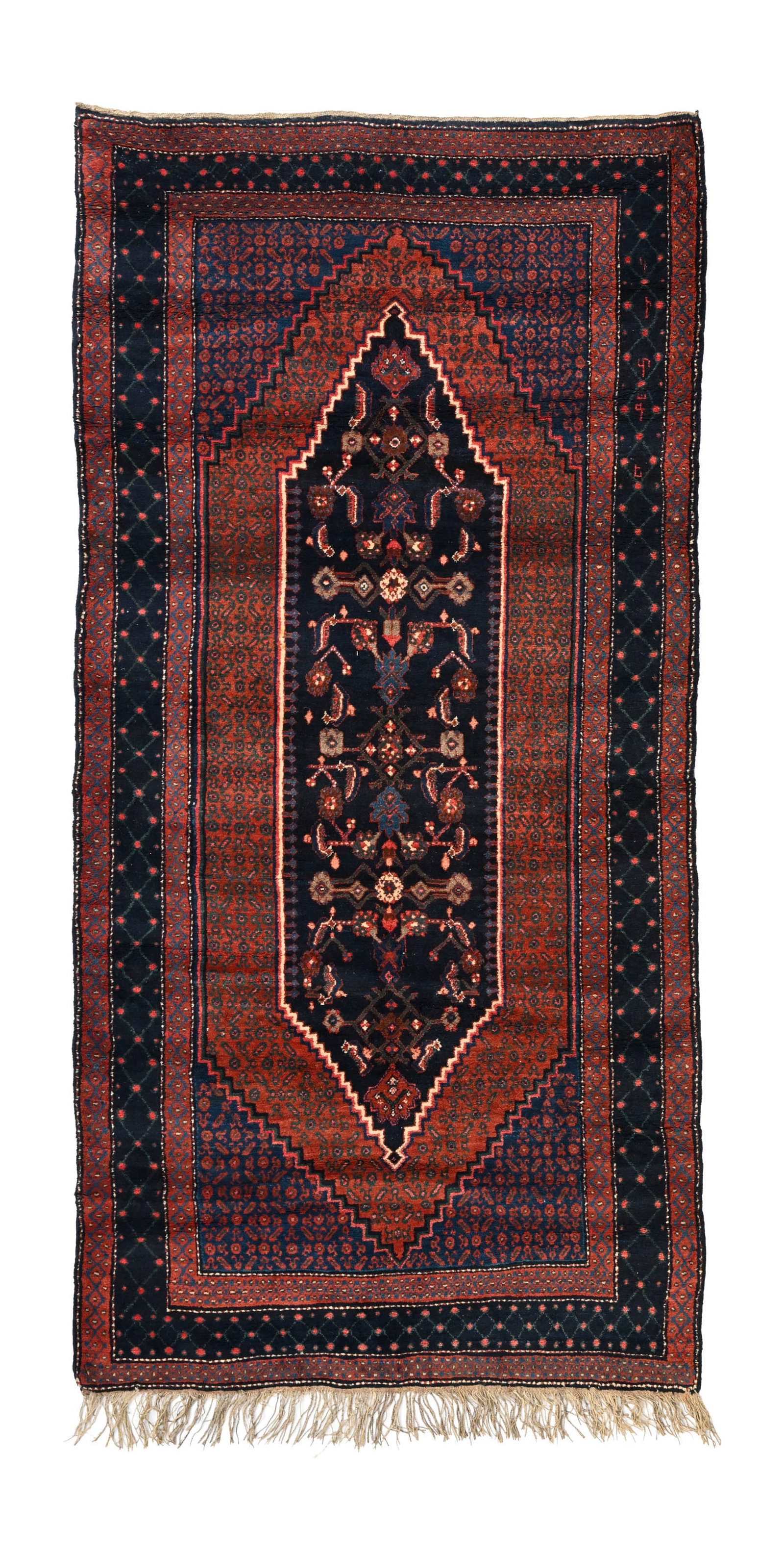 Tapis Karabagh, Caucase, 2ème tiers du XXe s., à décor de fleurs et de feuilles styli: Tapis Karabagh, Caucase, 2ème tiers du XXe s., à décor de fleurs et de feuilles stylisées inscrites dans une superposition de losanges rouge et bleu nuit, bordure bleue, 152x270 cm