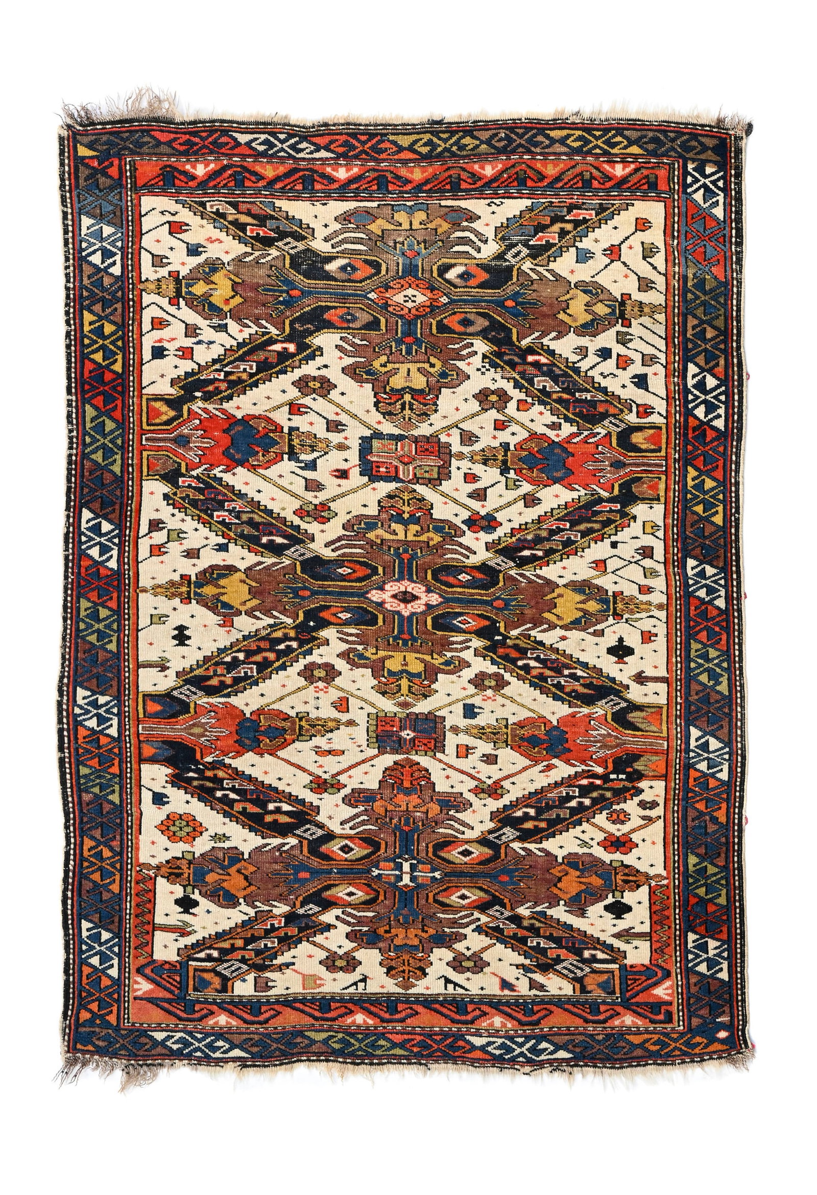 Tapis Seichur, Caucase, début du XXe s., à trois croix centrales polychromes sur fond beig: Tapis Seichur, Caucase, début du XXe s., à trois croix centrales polychromes sur fond beige, bordure ornée d'une frise de motifs géométriques, 101x135 cm