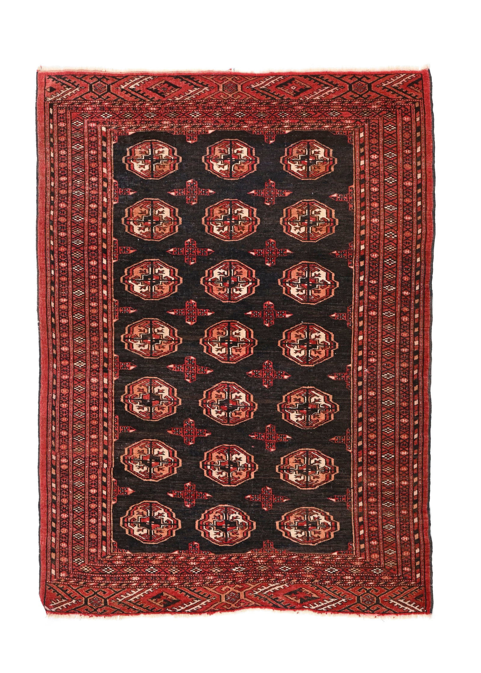 Tapis Tekke-Boukhara, Turkménistan, milieu du XXe s., à trois rangées de güls su: Tapis Tekke-Boukhara, Turkménistan, milieu du XXe s., à trois rangées de güls sur fond brun/noir, 108x143 cm Condition Légère distorsion du tapis Shirazis pos