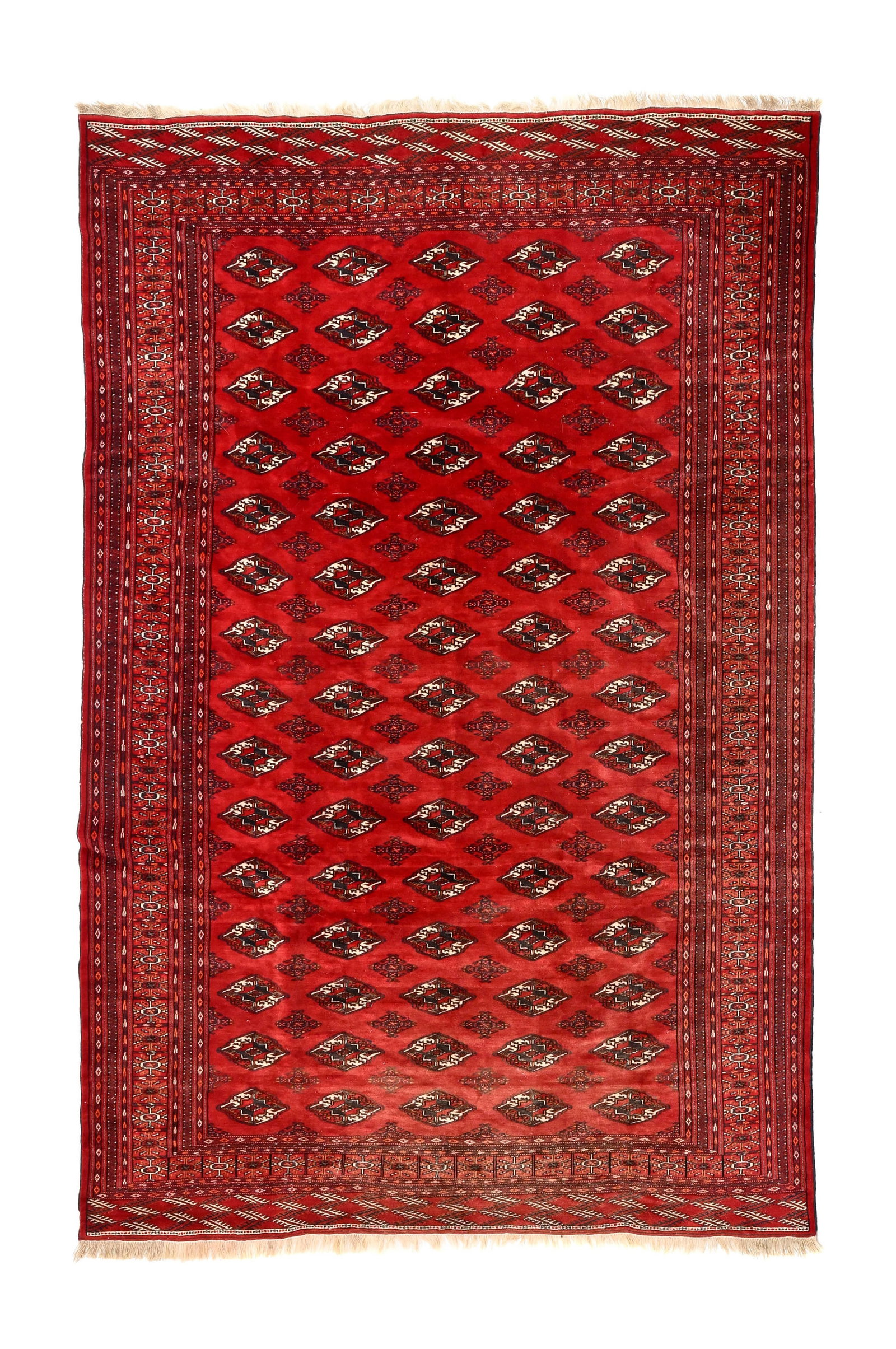 Tapis Tekke-Boukhara, Turkménistan, milieu du XXe s., à cinq rangées de güls sur: Tapis Tekke-Boukhara, Turkménistan, milieu du XXe s., à cinq rangées de güls sur fond rouge, 234x344 cm Condition Anciennes traces de mites au verso