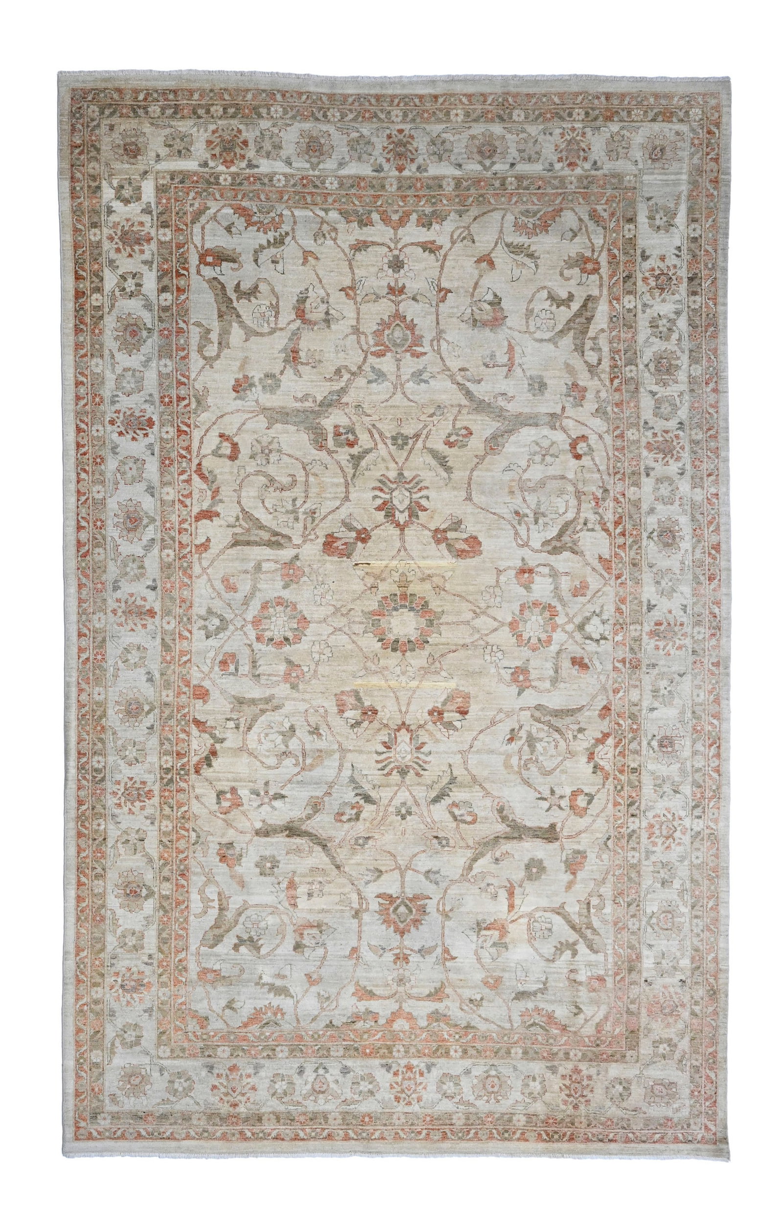 Tapis Pakistan, début XXIe s., à champ central beige agrémenté de grands rinceau: Tapis Pakistan, début XXIe s., à champ central beige agrémenté de grands rinceaux fleuris, bordure beige ornée de fleurs, 287x418 cm Condition Couleurs insolées Velours
