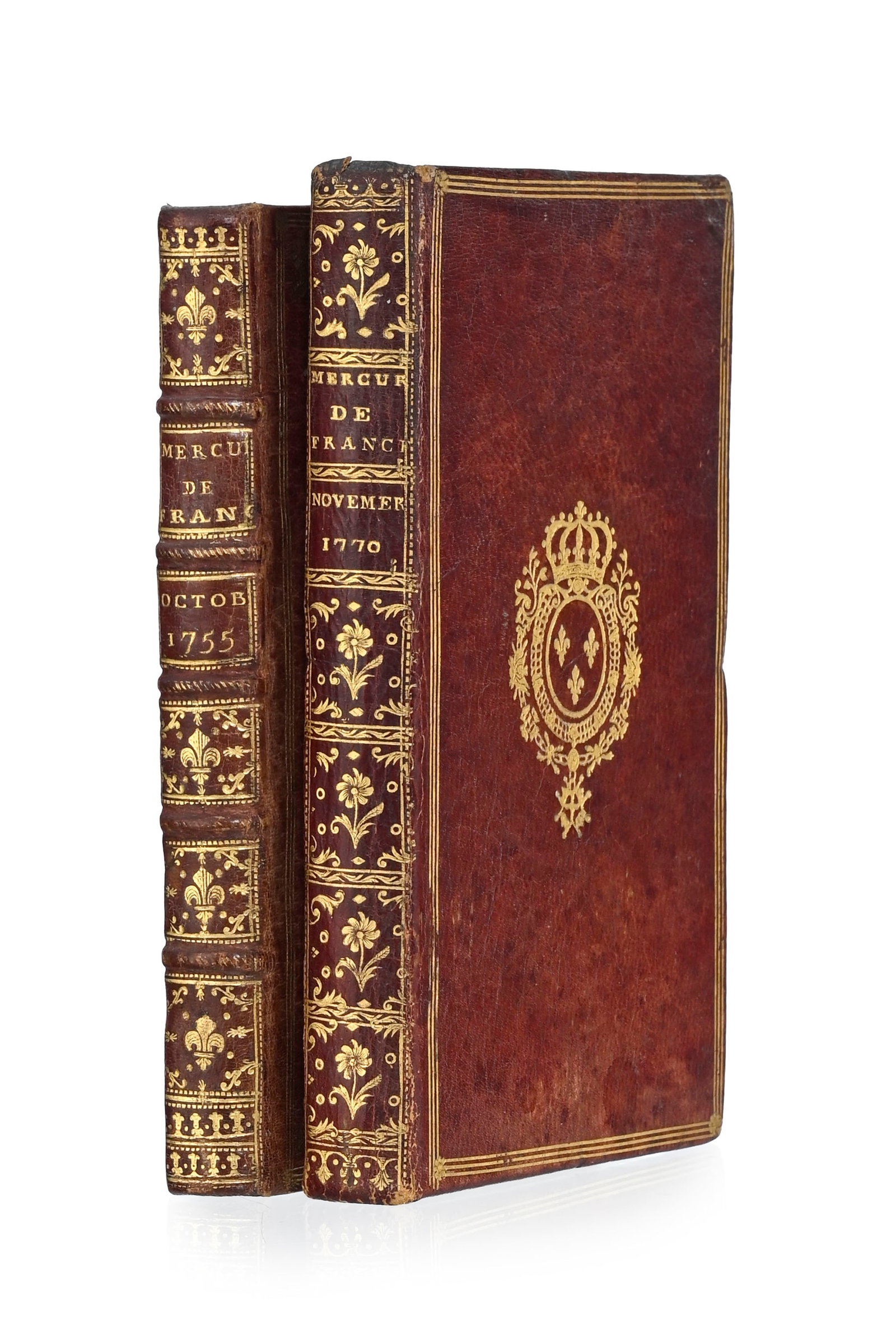 \[ARMES\]. Mercure de France dédié au Roi, octobre 1755 \[et\] \[...\] novembre 1770. Pari: [ARMES]. Mercure de France dédié au Roi, octobre 1755 [et] [...] novembre 1770. Paris, Lacombe et Chaubert, Nully, Pissot, Duchesne. 2 vol. in-12 reliés plein maroquin rouge, dos