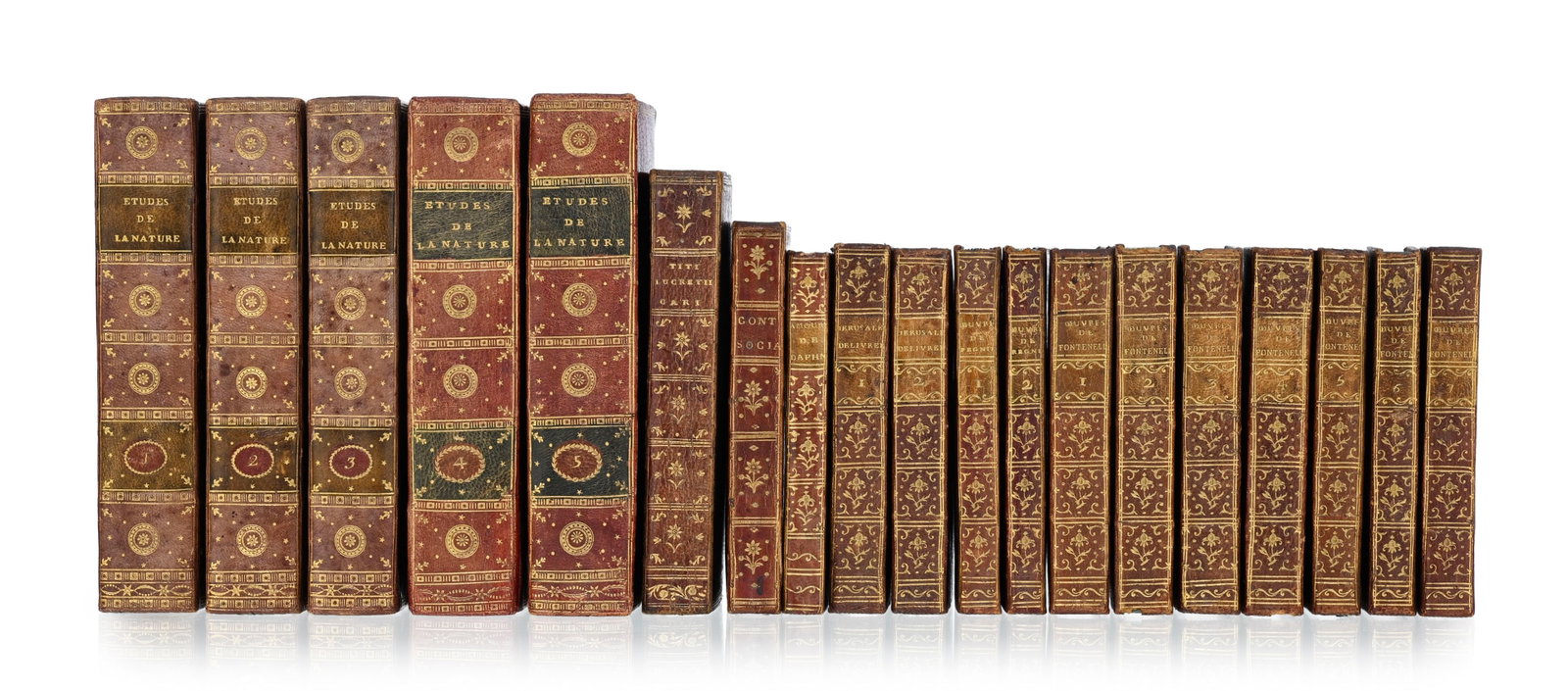 \[RELIURES DU XVIIIe s.\] 7 ouvrages en 19 vol. du XVIIIe s. reliés plein maroquin rouge de l'&: [RELIURES DU XVIIIe s.] 7 ouvrages en 19 vol. du XVIIIe s. reliés plein maroquin rouge de l'époque, formats in-16 à in-8° Condition Bon état général Reliures: