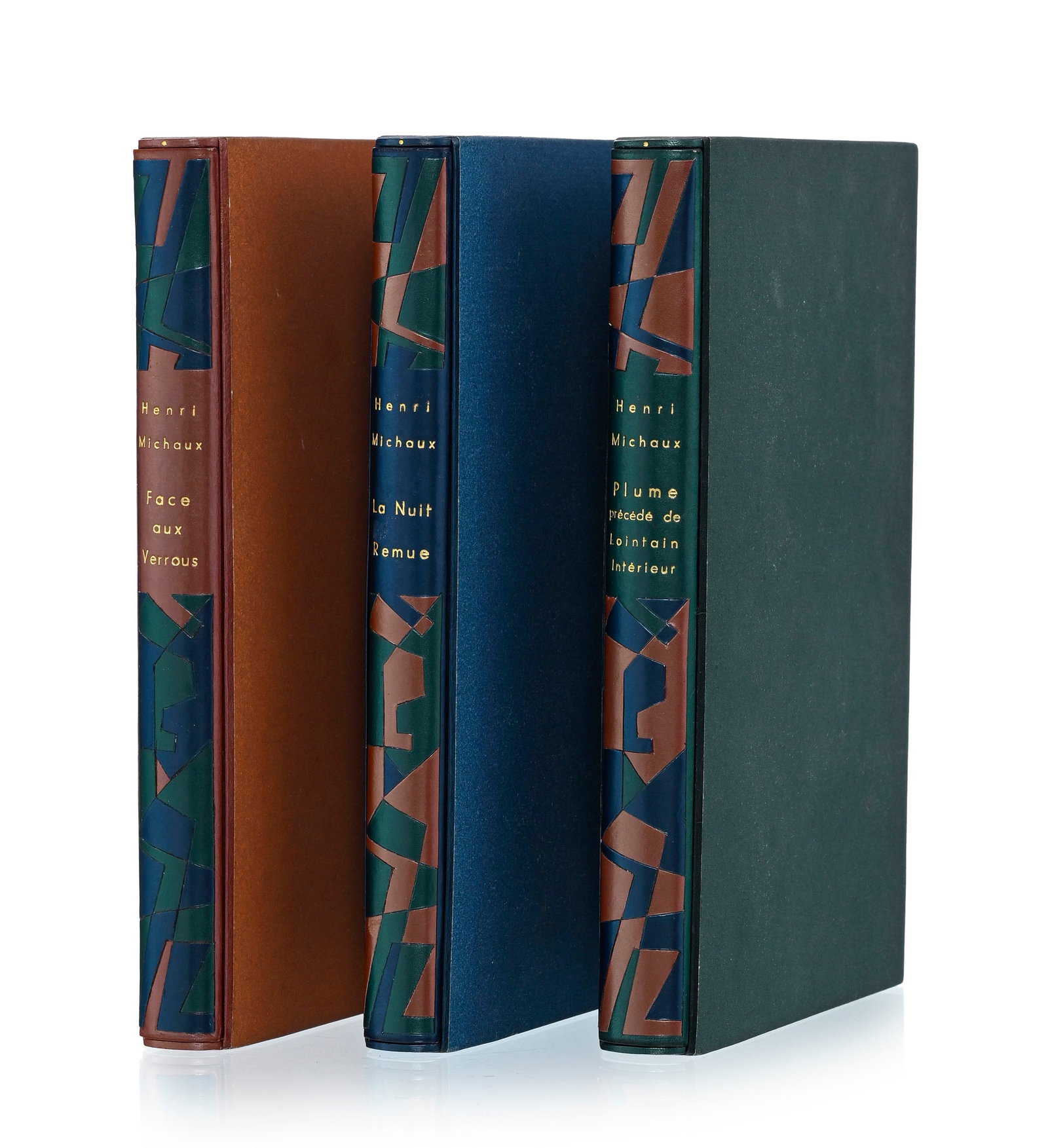 MICHAUX (Henri). Ensemble de trois ouvrages in-12 reliés demi-box (rouille, bleu et vert) mosa&: MICHAUX (Henri). Ensemble de trois ouvrages in-12 reliés demi-box (rouille, bleu et vert) mosaïqué de motifs géométriques, couv. et dos d'origine conservés, sous