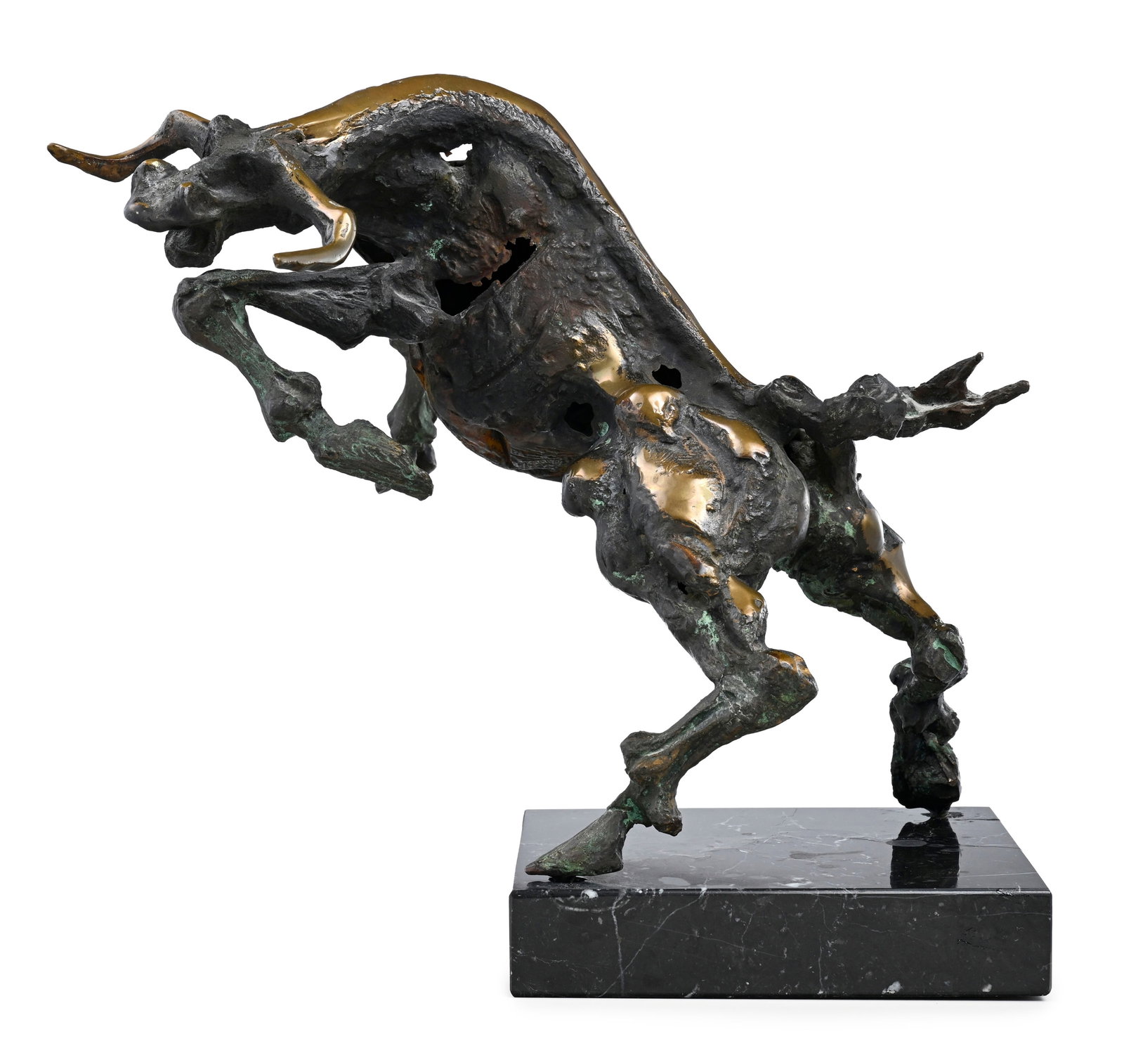 Nuccio Fontanella (1936-2005), "Le taureau", sculpture en bronze, signée et numérotée: Nuccio Fontanella (1936-2005), "Le taureau", sculpture en bronze, signée et numérotée "5/9", h.45 cm (avec socle en marbre) Provenance : Les Amis des Arts et Artistes Associés,