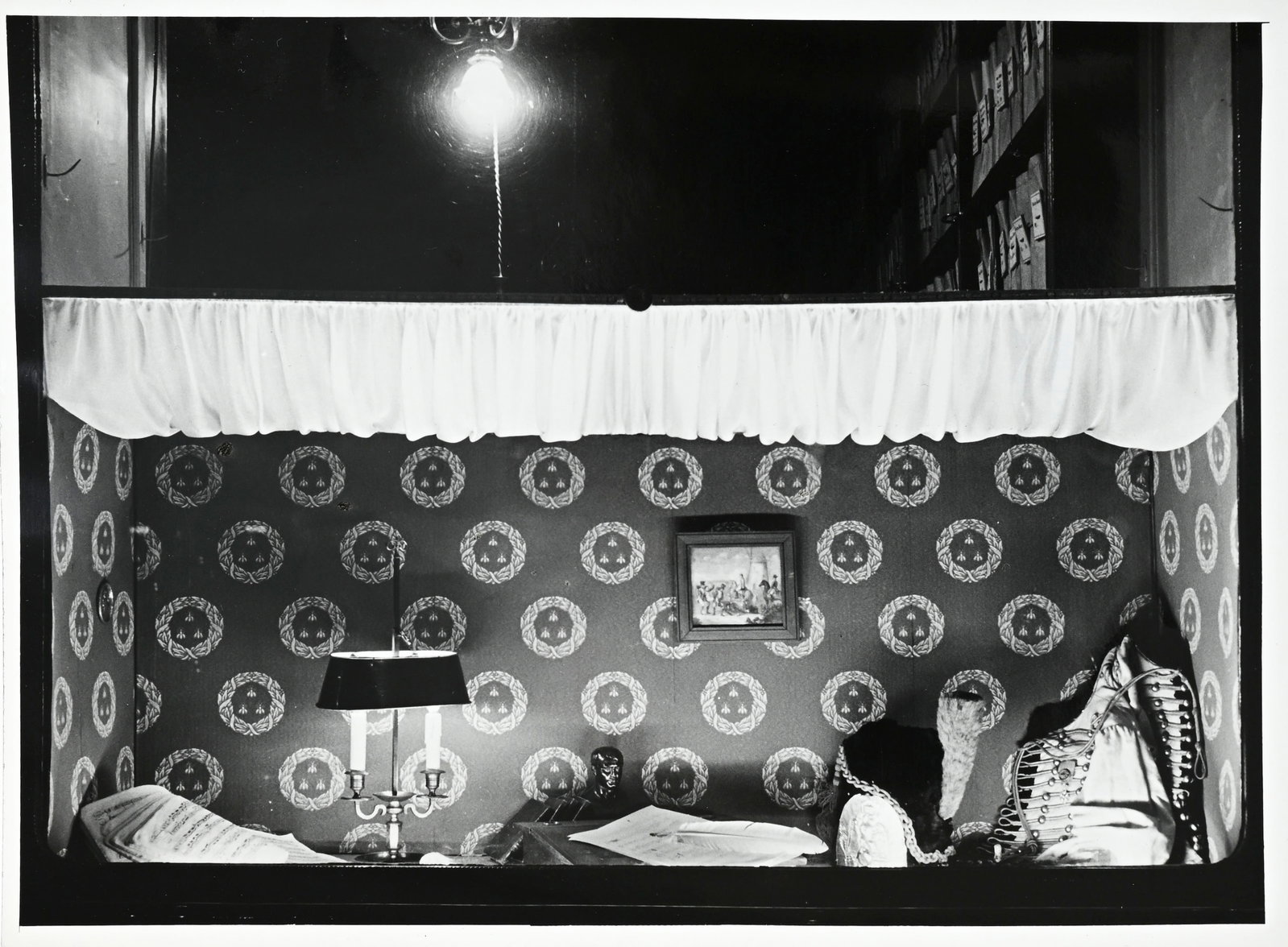 Sabine Weiss (1924-2021), Vues de vitrine, 4 tirages argentiques, tampon "Photo Sabine Weiss\[...\]" - 3