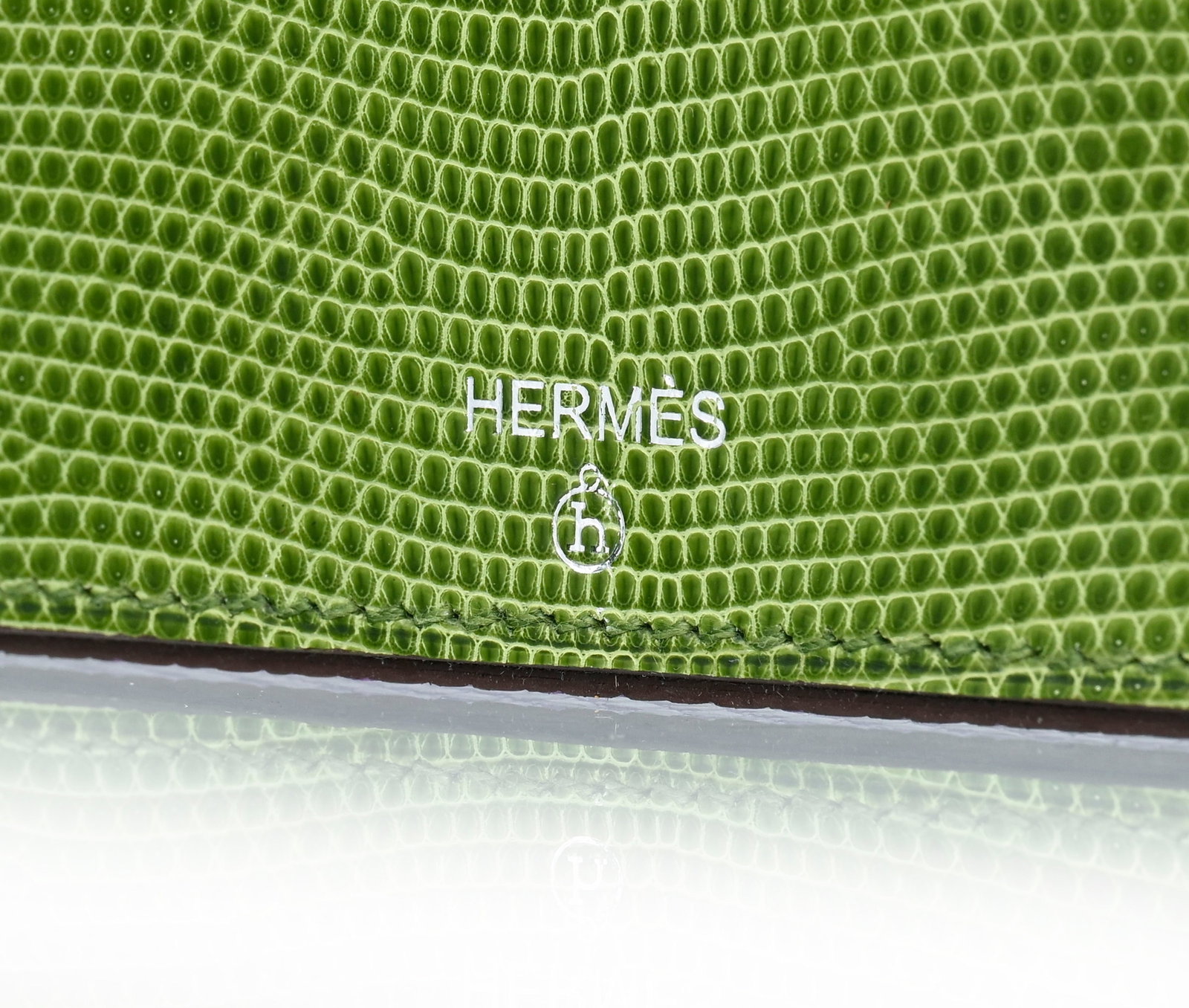 Hermès, boîte à mouchoirs en forme de nichoir, gainé de lézard Varan vert e - 4
